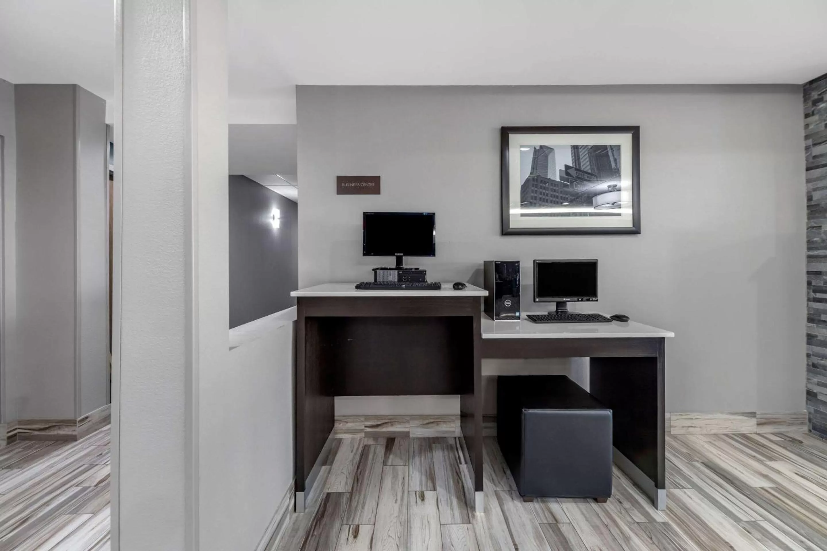 On site, TV/Entertainment Center in Comfort Inn and Suites Quail Springs