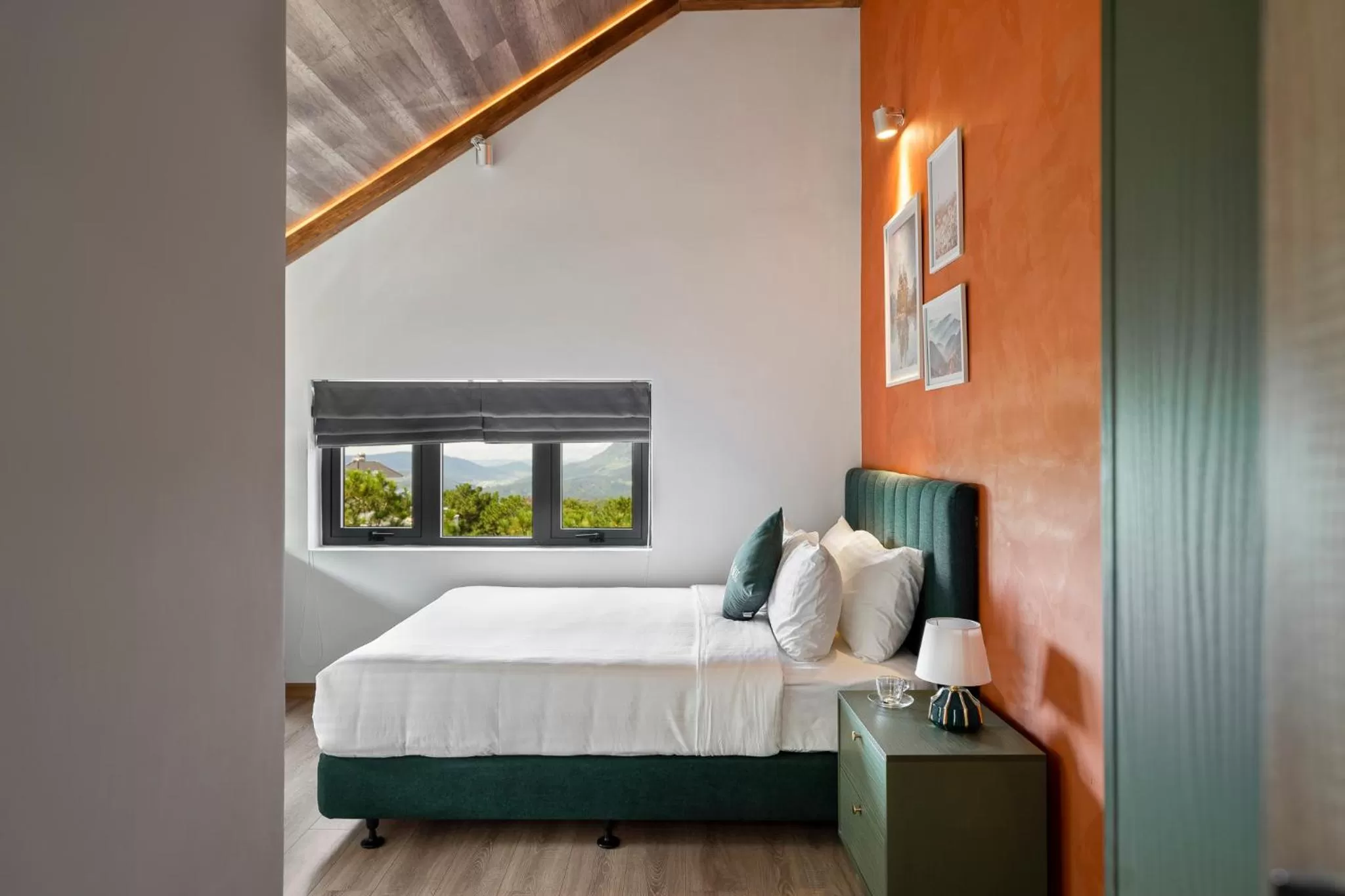 Bed in De La Sol Villa Dalat