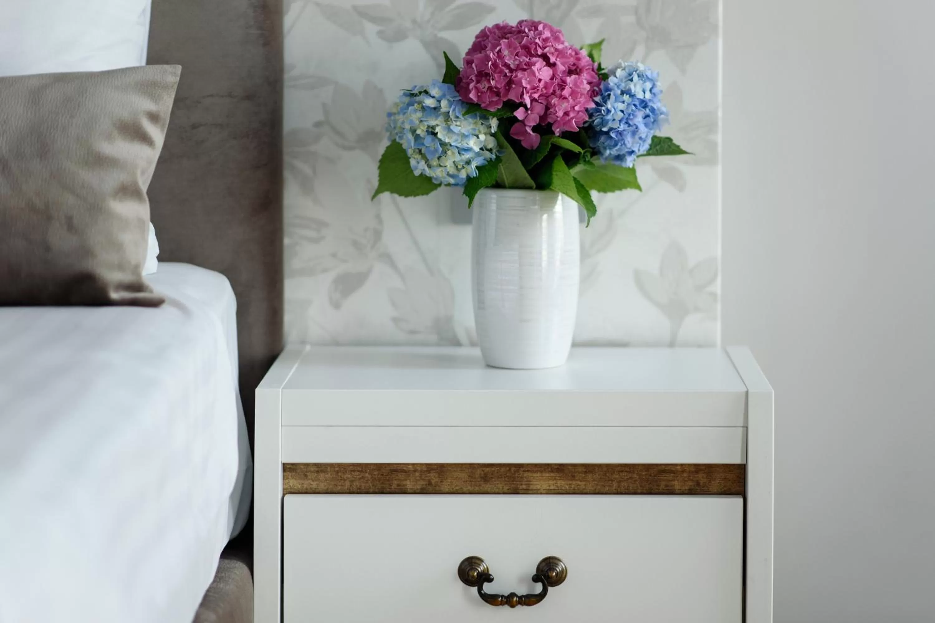 Bed in New Era Hotel Old Town Party Zone Bucharest- parking with fee nearby - NOT at the hotel !