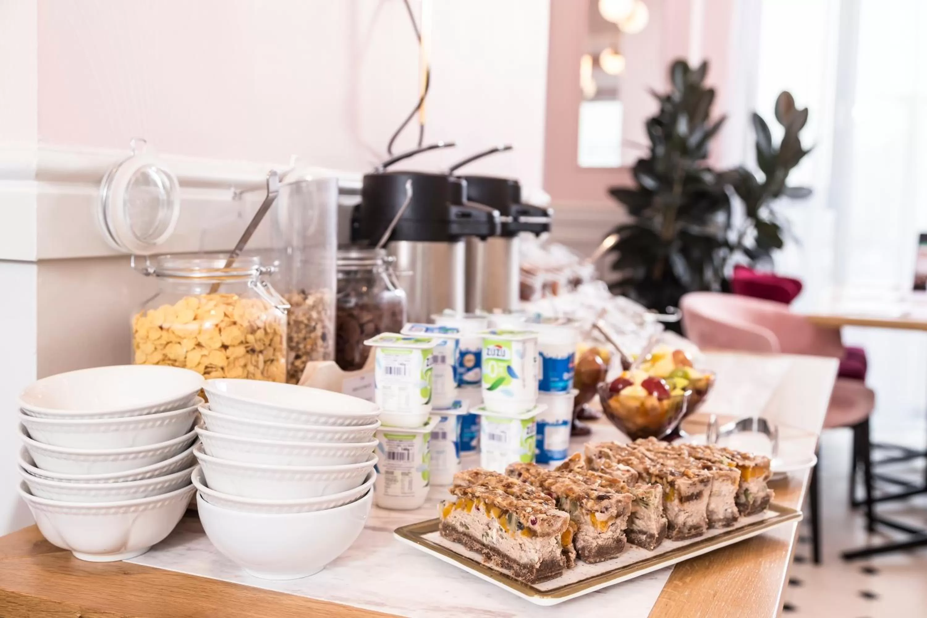 Breakfast in Hotel Cismigiu