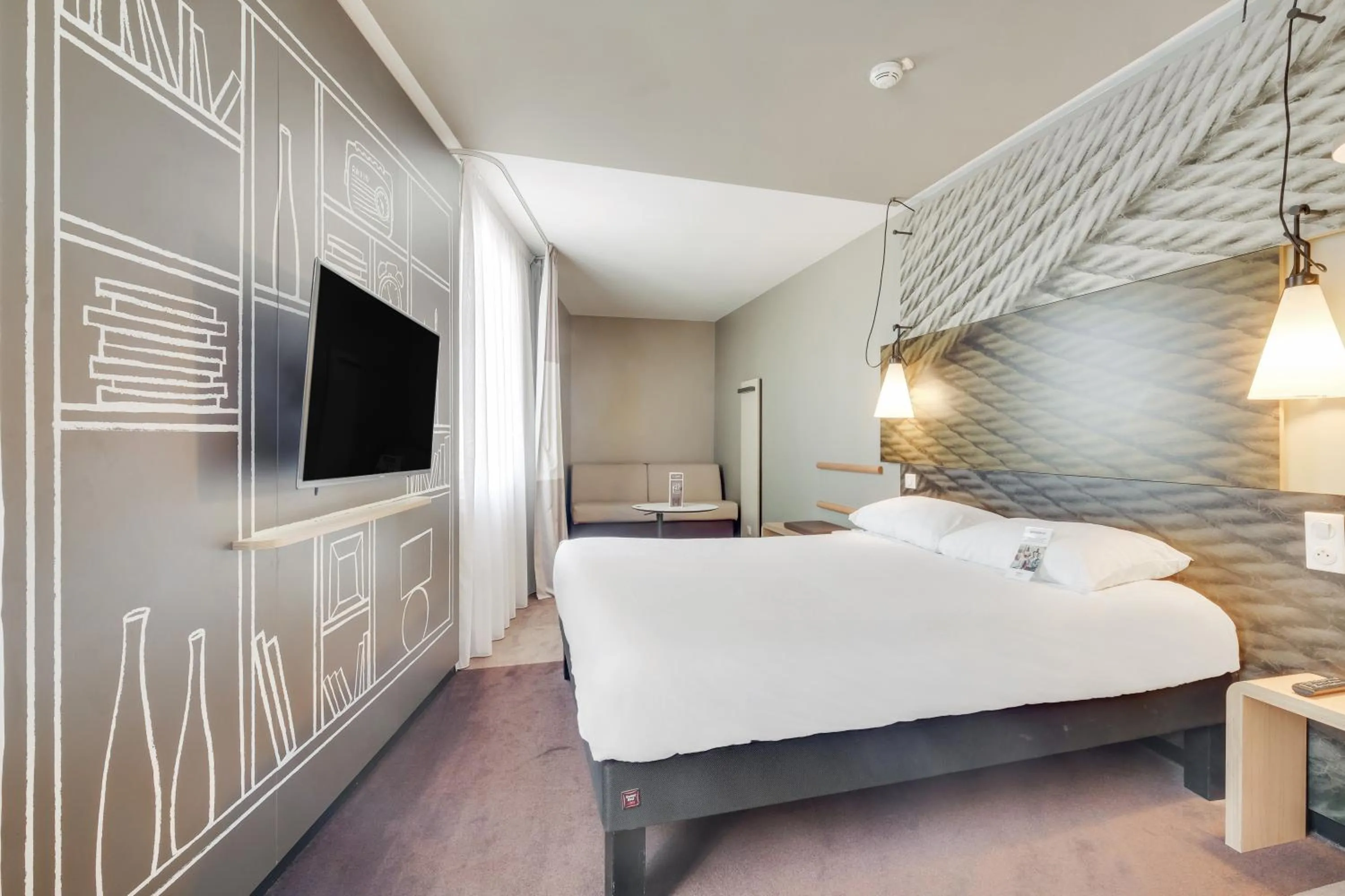 Bed in ibis Saint Germain en Laye Centre