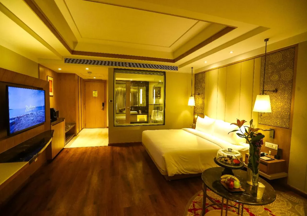 Bedroom, Bed in Radisson Bhopal