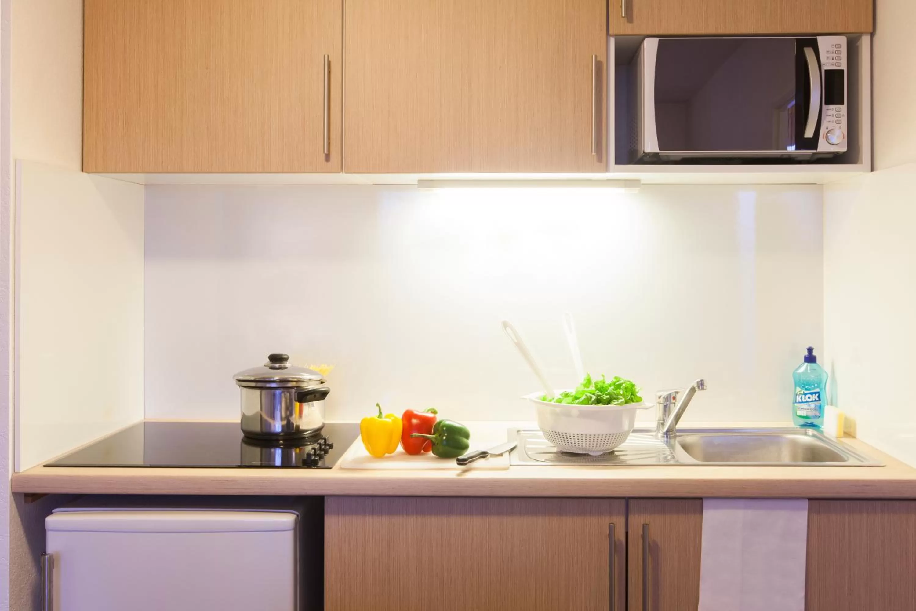 Kitchen or kitchenette in Aparthotel Adagio Access Saint Louis Bâle