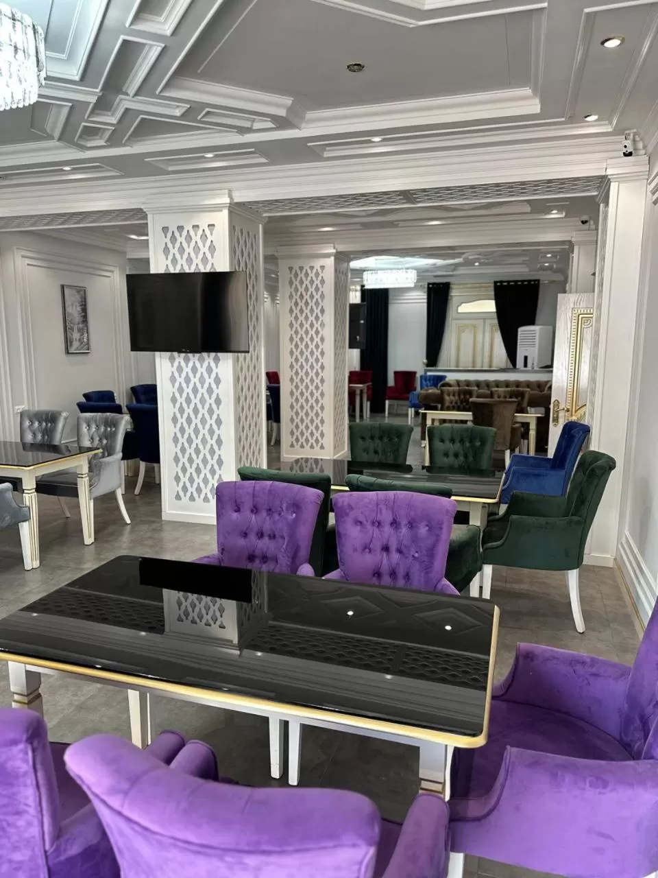 Restaurant/places to eat in Suleyman hotel