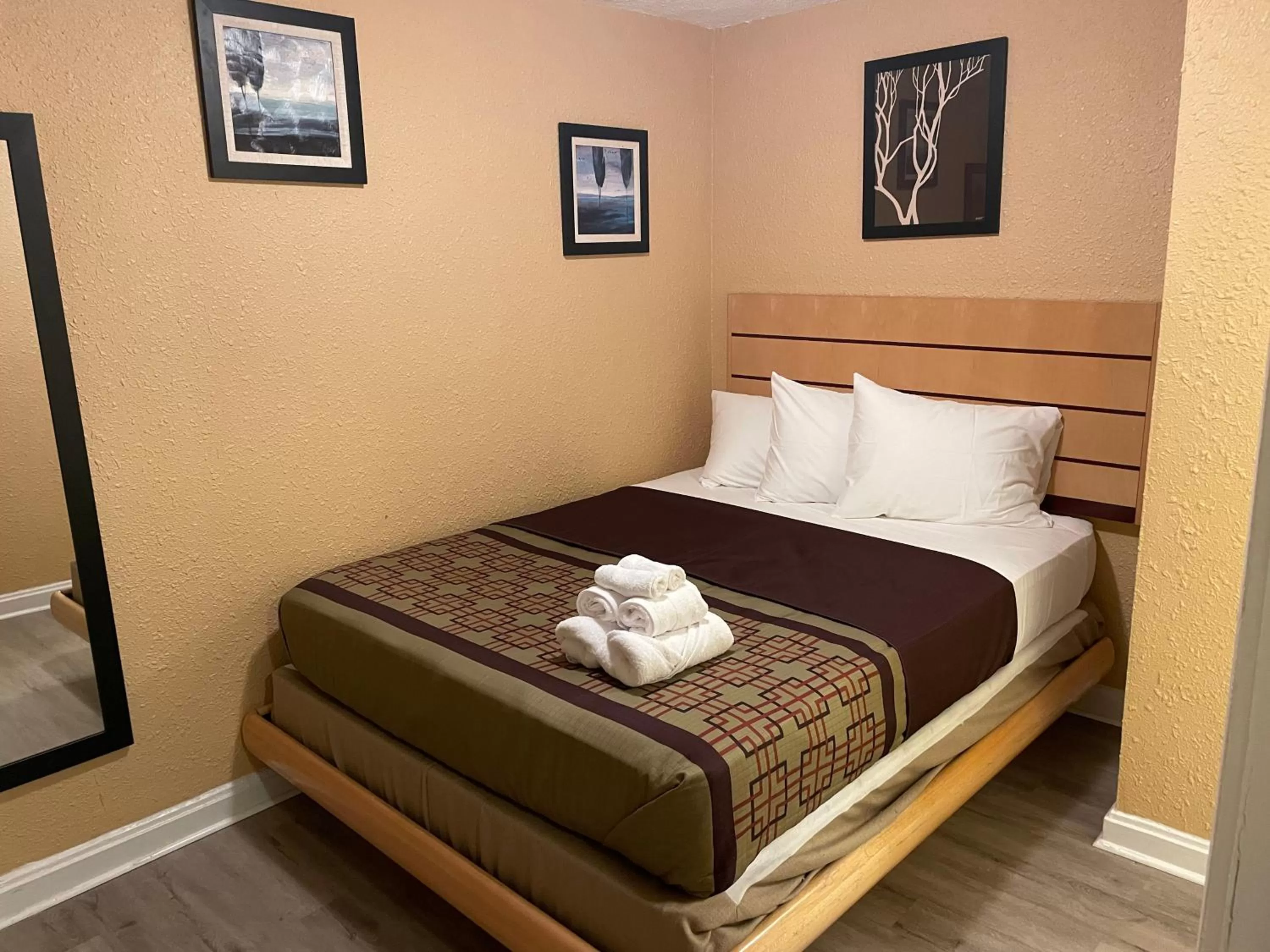 Bed in Sunburst Hotel