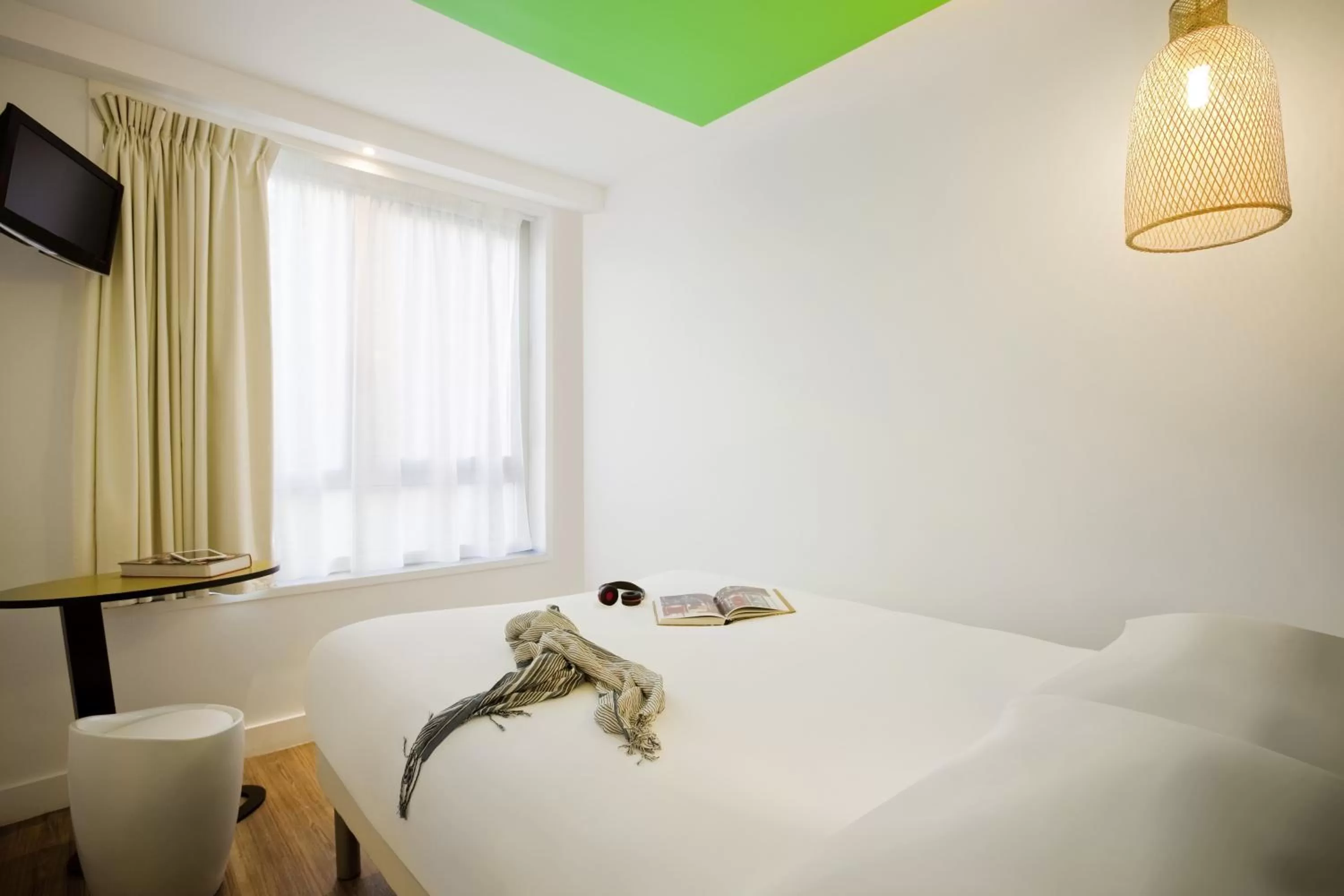 Bed in ibis Styles Paris Buttes Chaumont