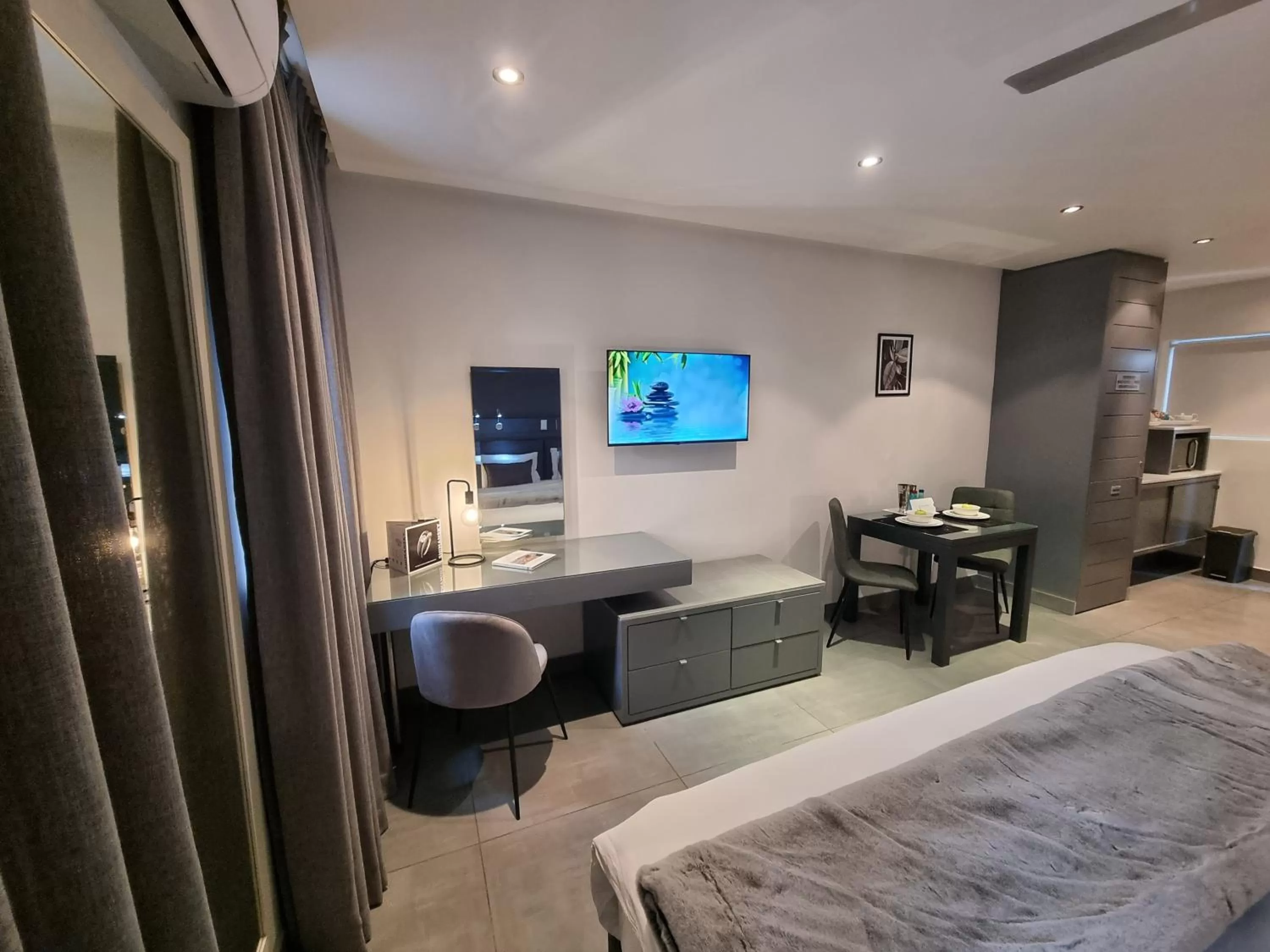 Bed in Atlantic Affair Boutique Hotel