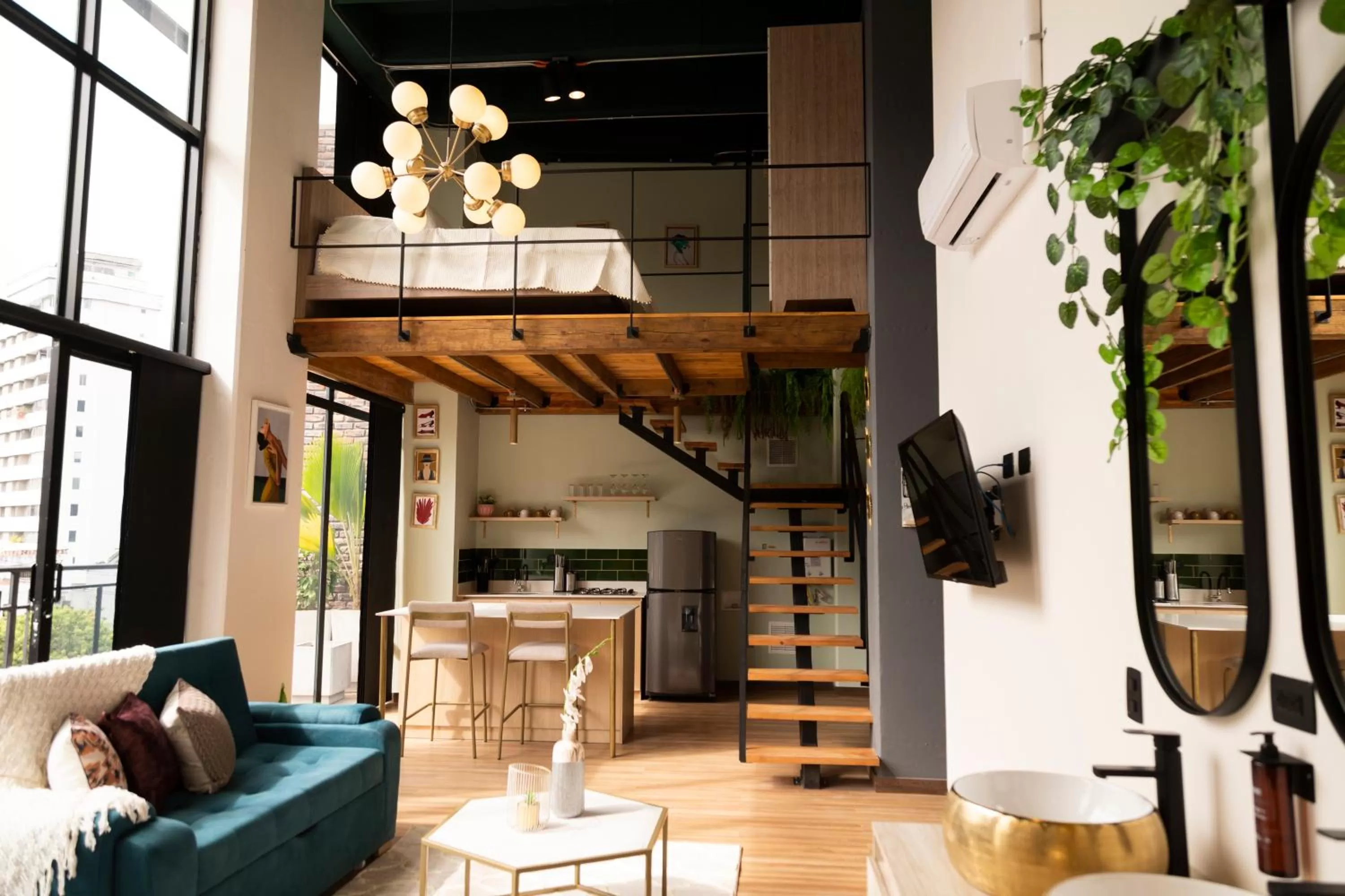 Photo of the whole room in Royal Living Poblado