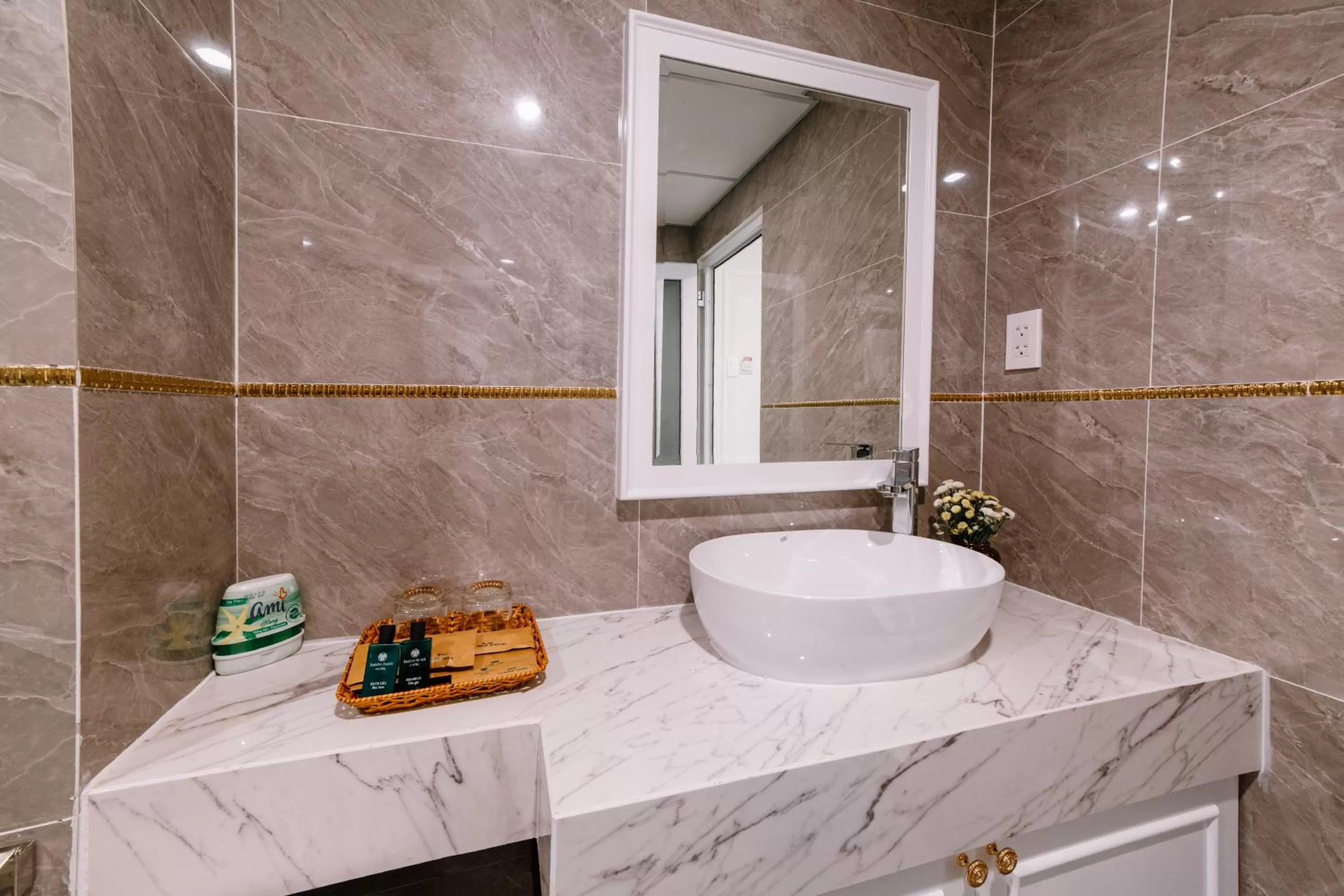 Bathroom in Saigon Hanoi Central Hotel