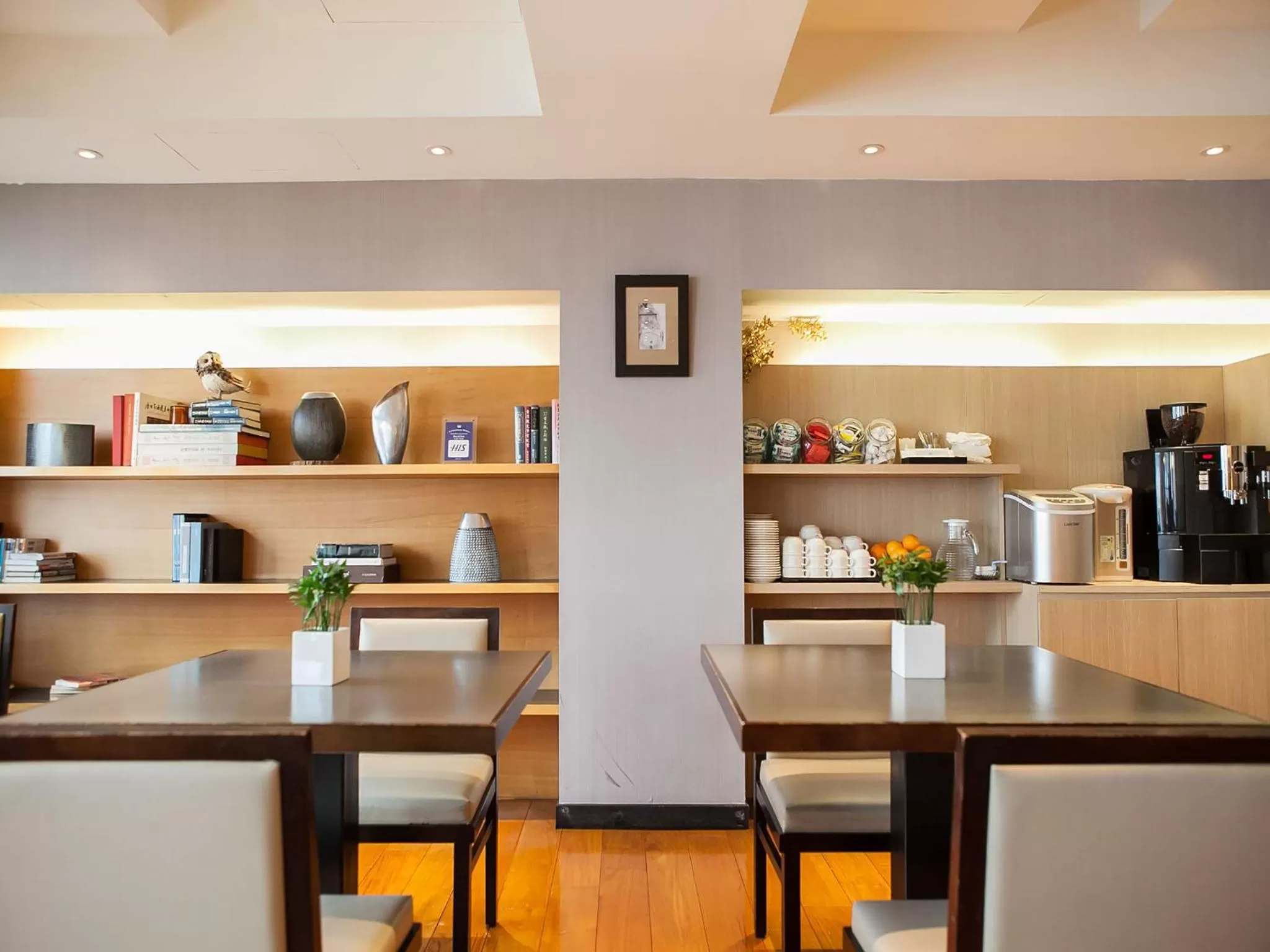 Restaurant/places to eat in Royal Inn Taipei Nanxi - MRT Zhongshan Station