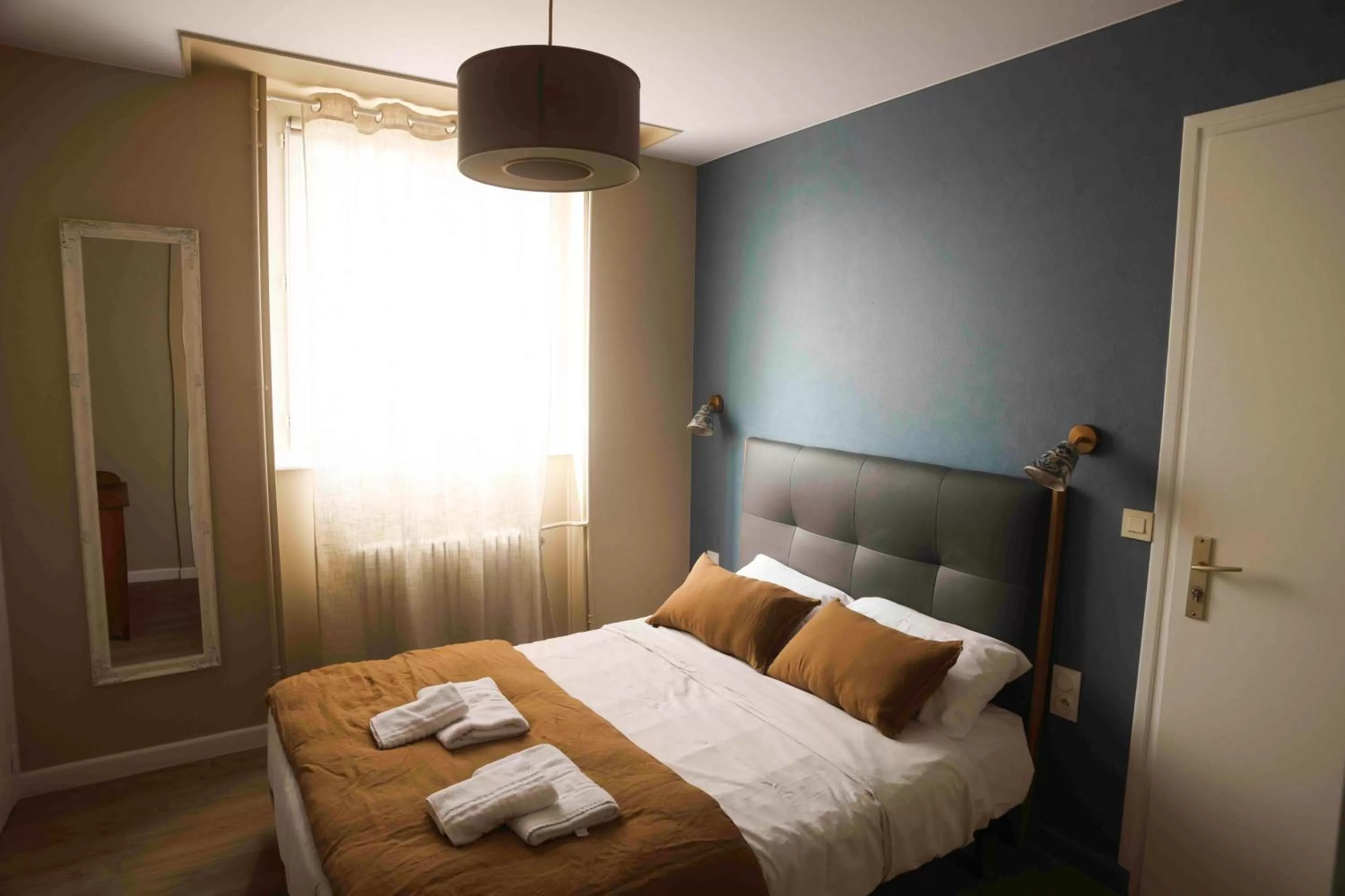 Photo of the whole room, Bed in Le Neptune