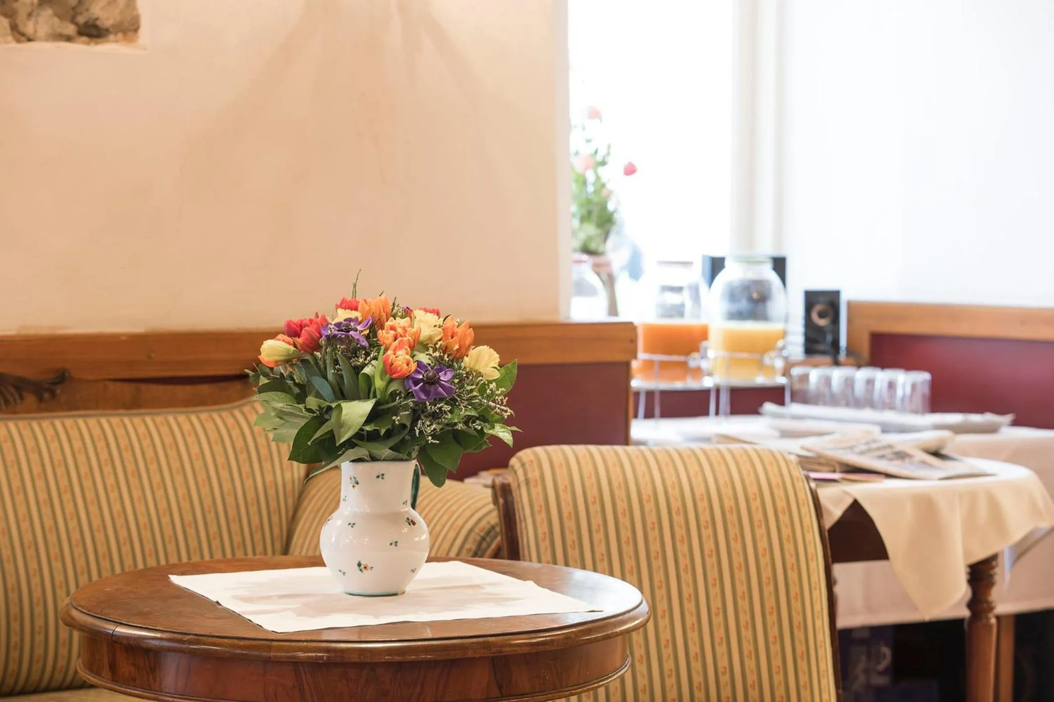 Lounge or bar in Keramikhotel Goldener Brunnen