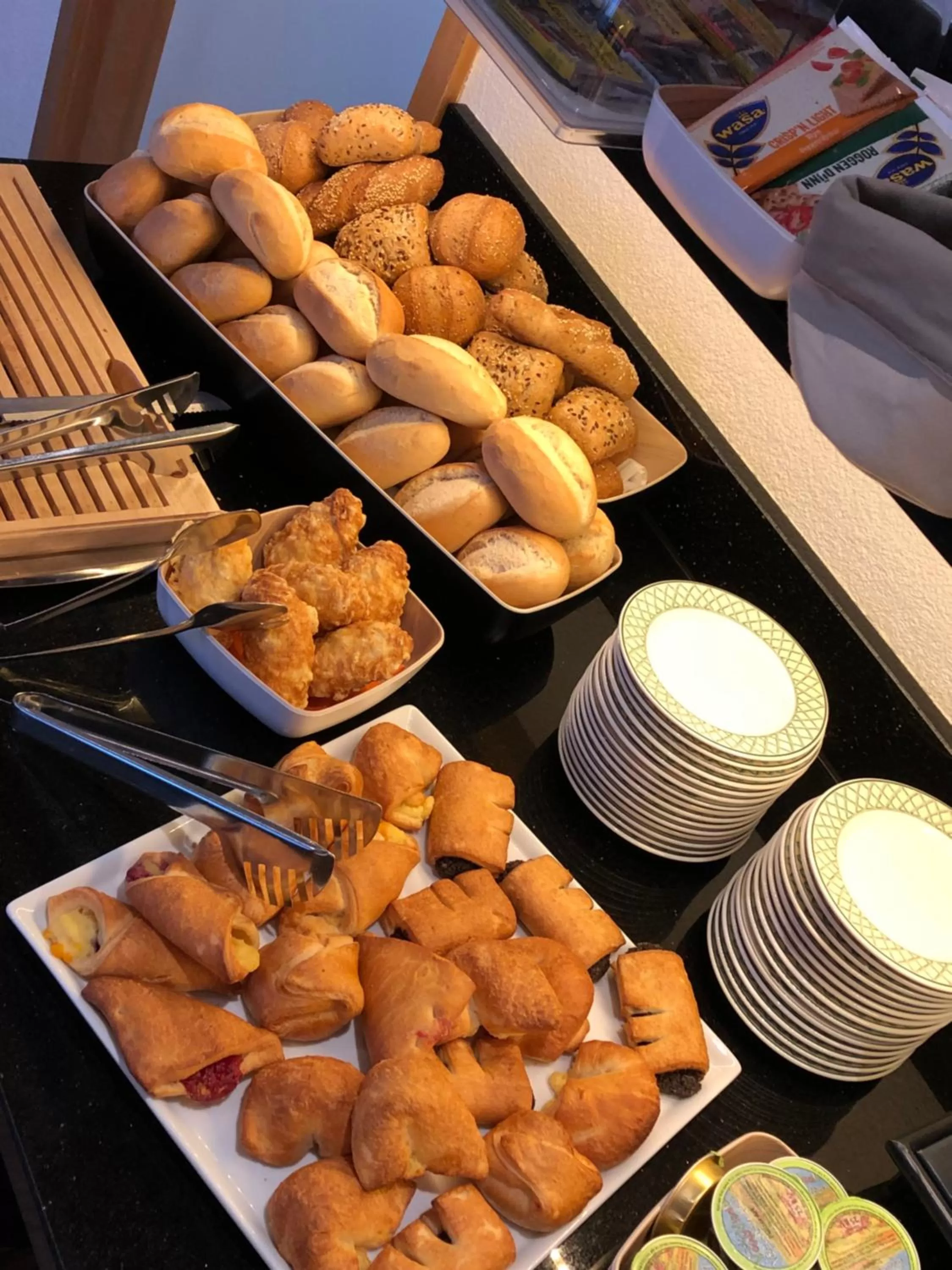 Buffet breakfast in Hotel Peterchens Mondfahrt
