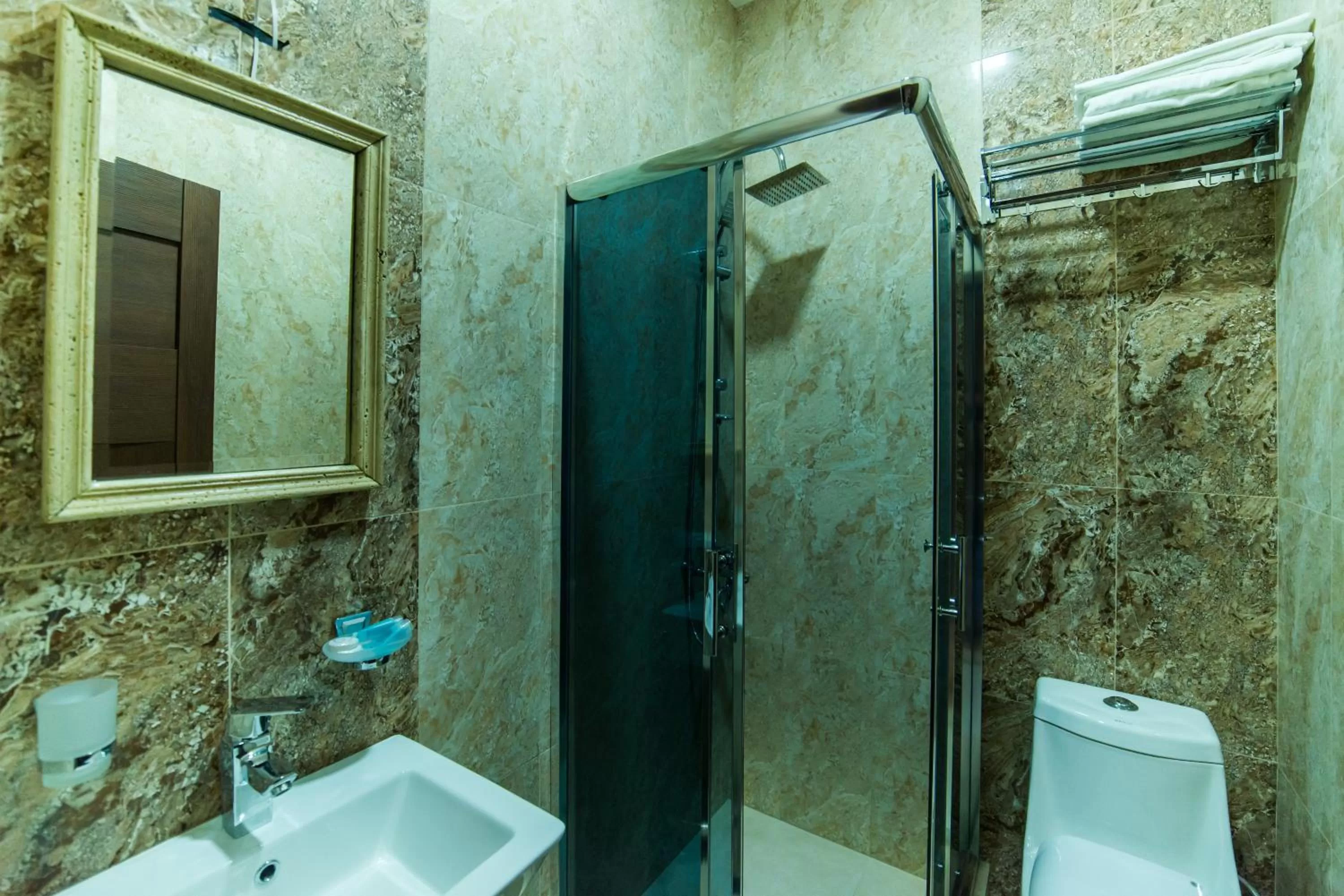 Bathroom in Hotel New Telavi