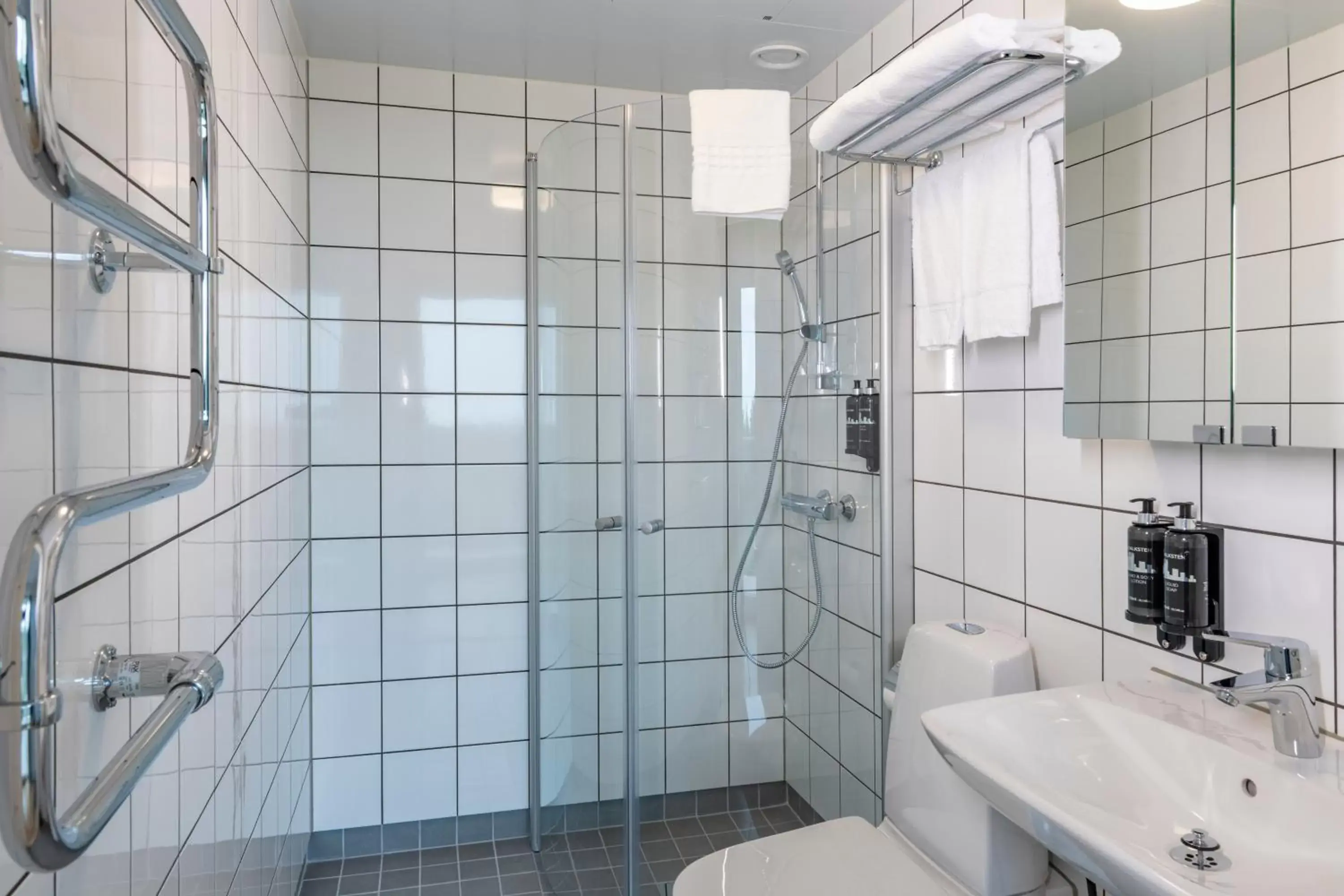 Family Room with Lake View in First Hotel Kokoloko Family Room with Lake View in First Hotel Kokoloko