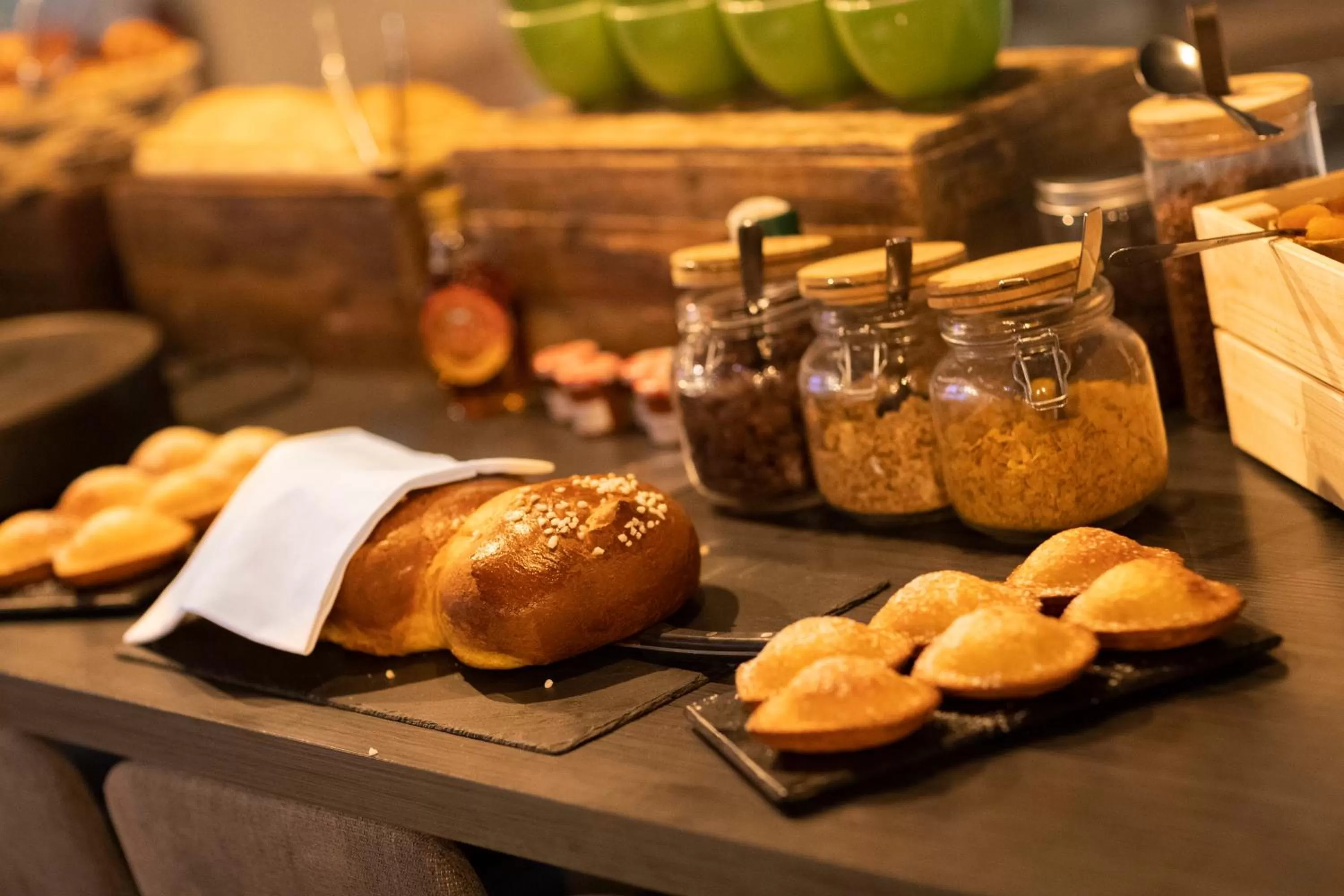 Restaurant/places to eat in Mercure Château de Fontainebleau