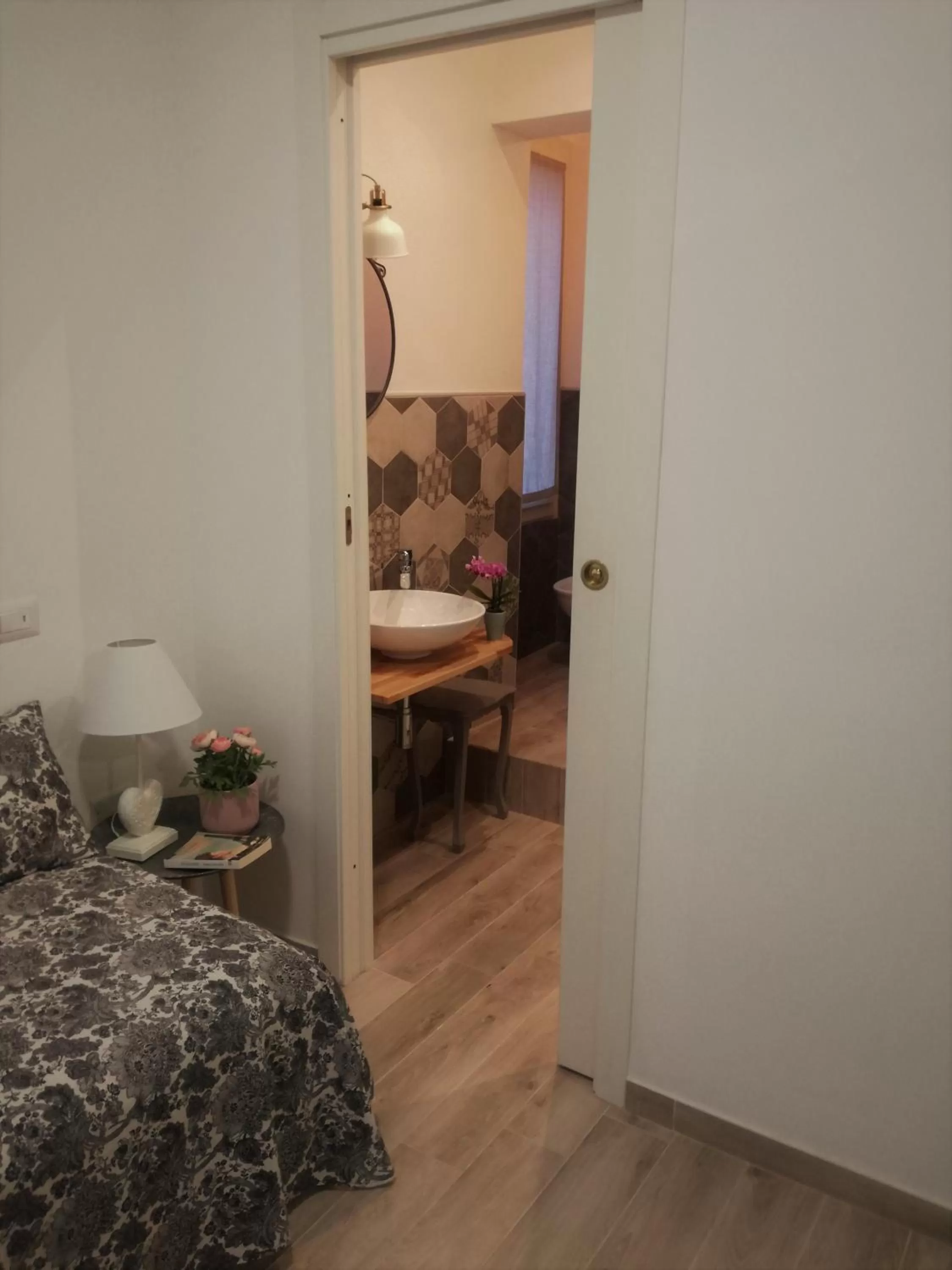 Bathroom, Bed in B&B Casa Lilli