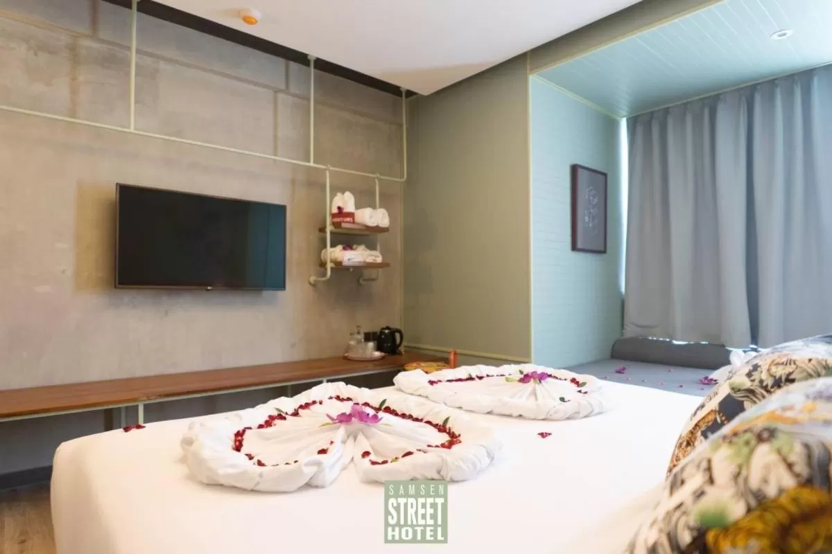 Bed in Samsen Street Hotel