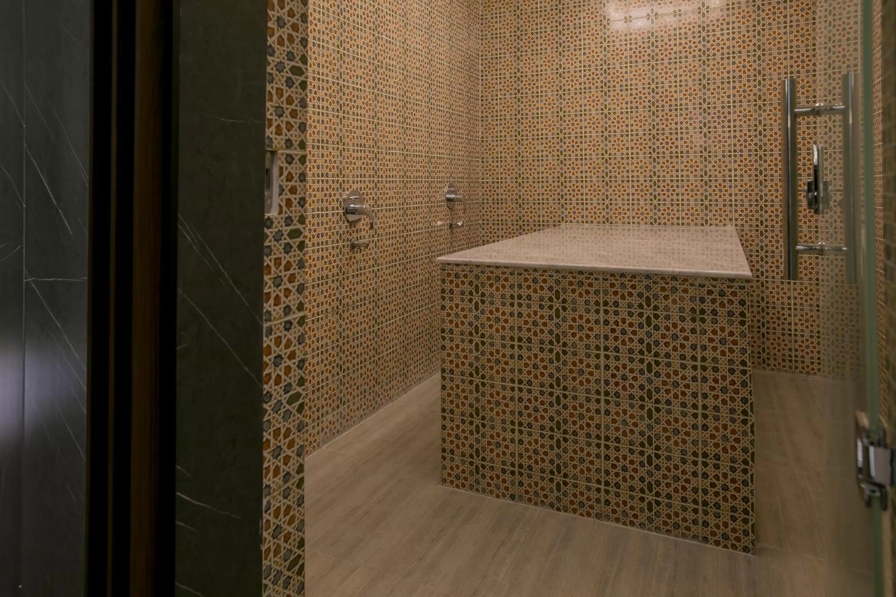 Massage in Luxury Night Al Munsiyah