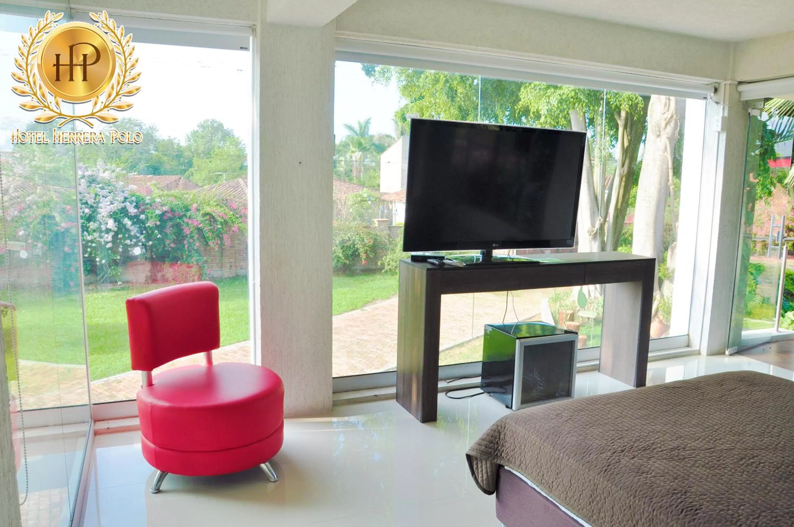 Bed, TV/Entertainment Center in Hotel Herrera Polo