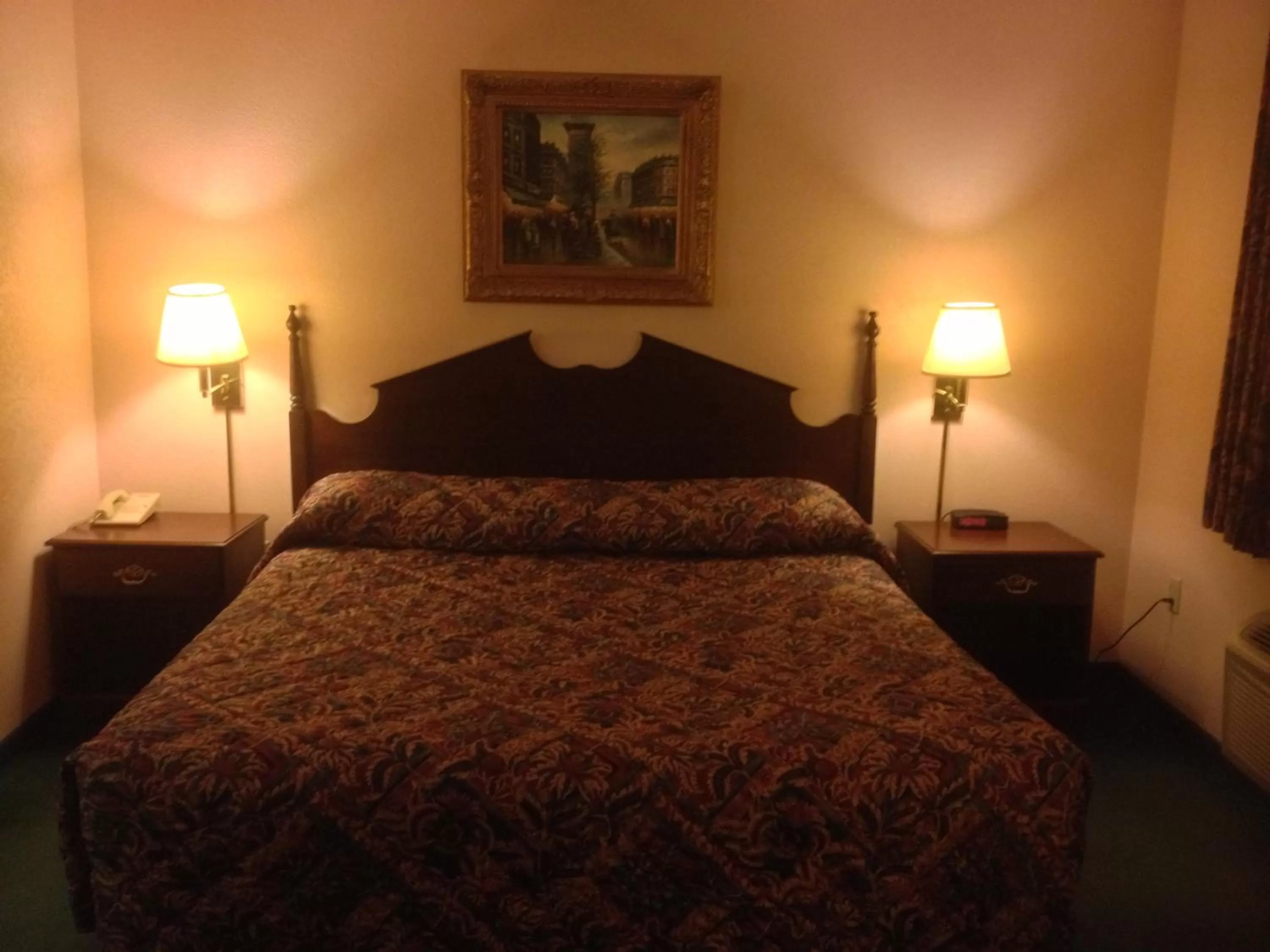 Standard Queen Room - Non-Smoking in Days Inn by Wyndham Washington Court House