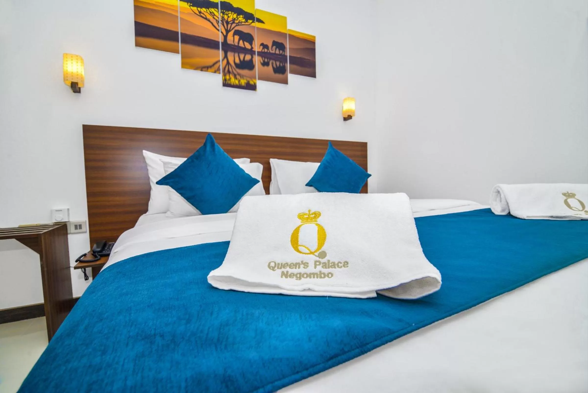 Bedroom, Bed in Negombo New Queen's Palace