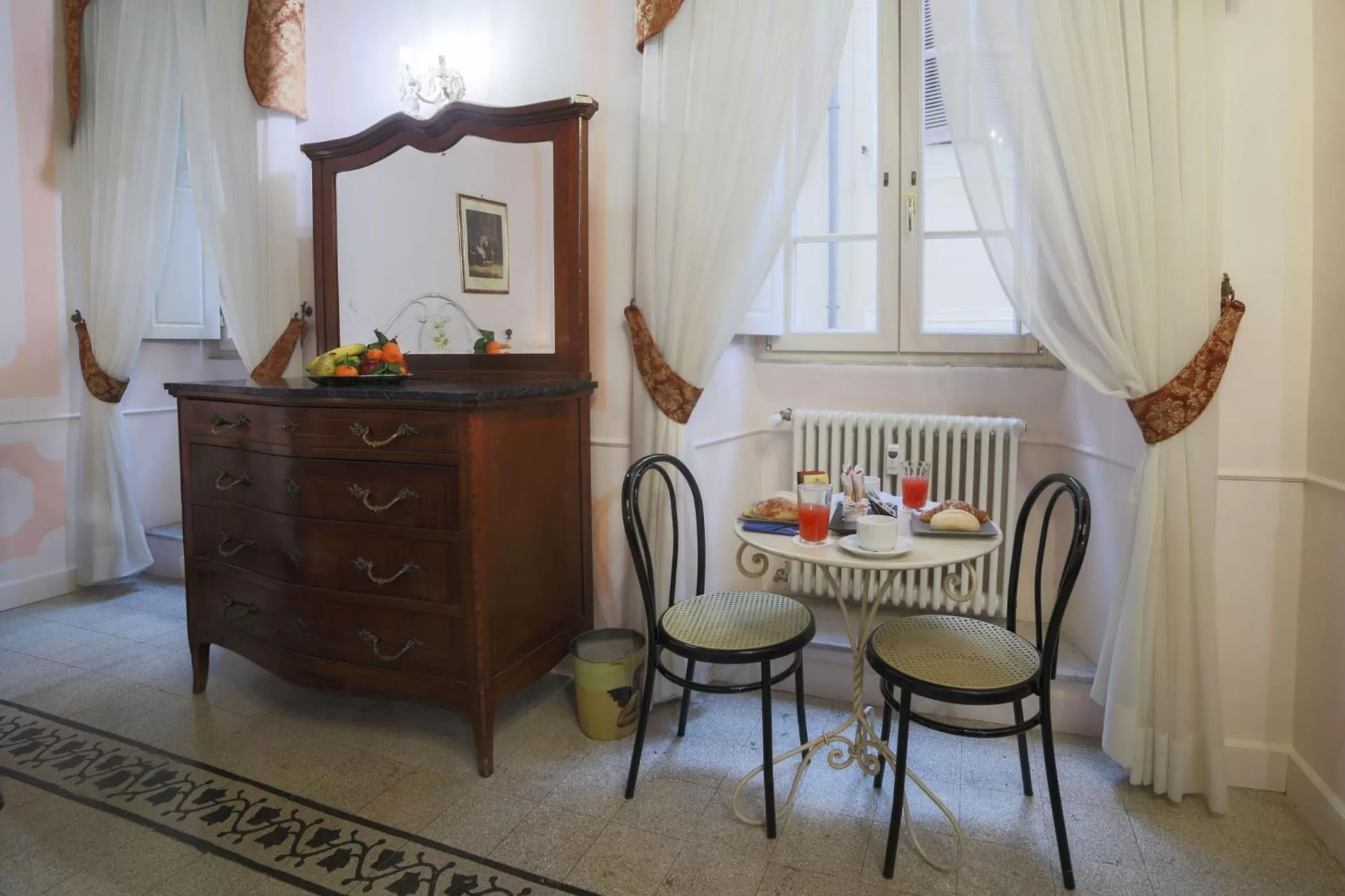 Photo of the whole room in La Maison Dell'Orologio