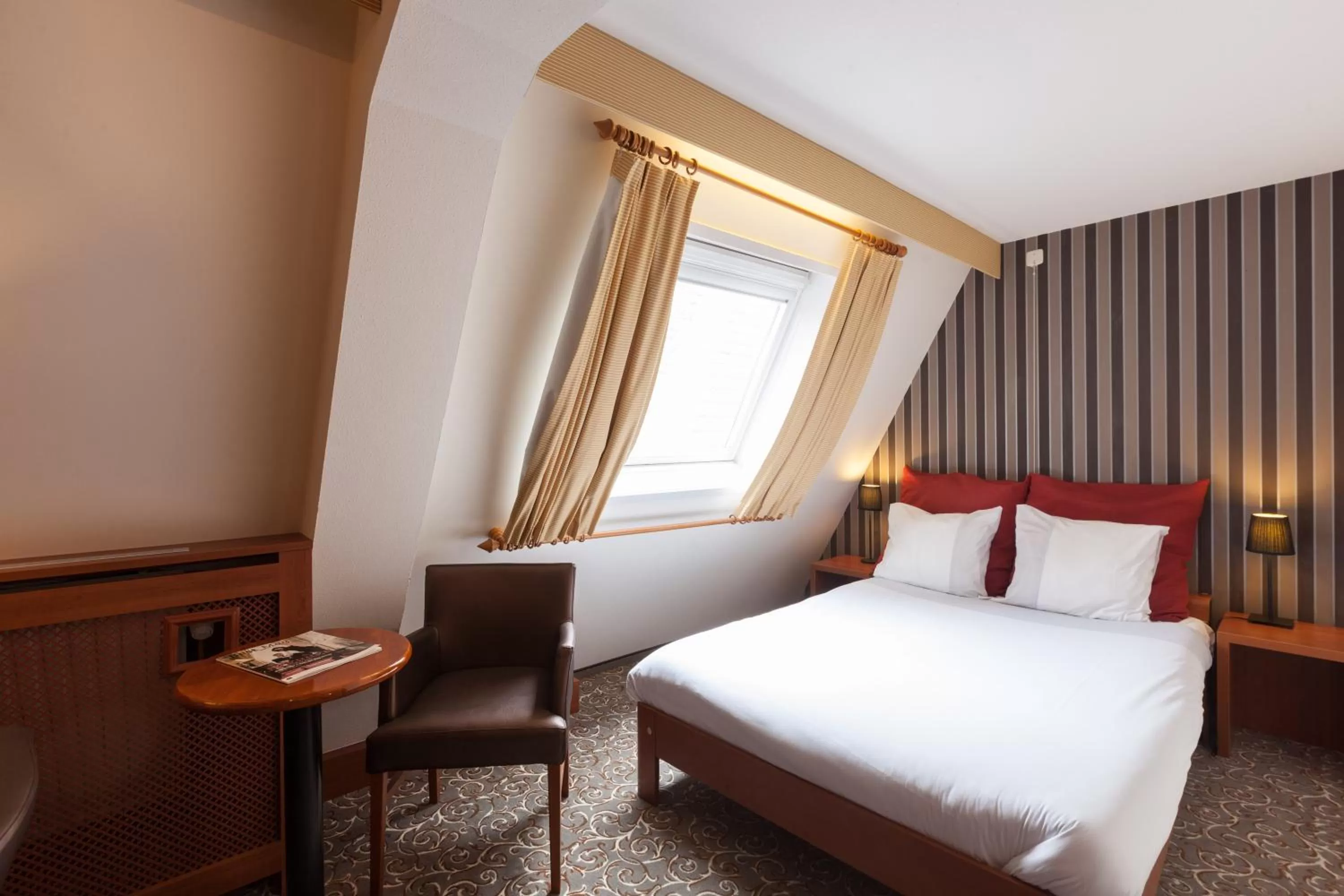 Bedroom, Bed in Grand Museum Hotel, BW Signature Collection