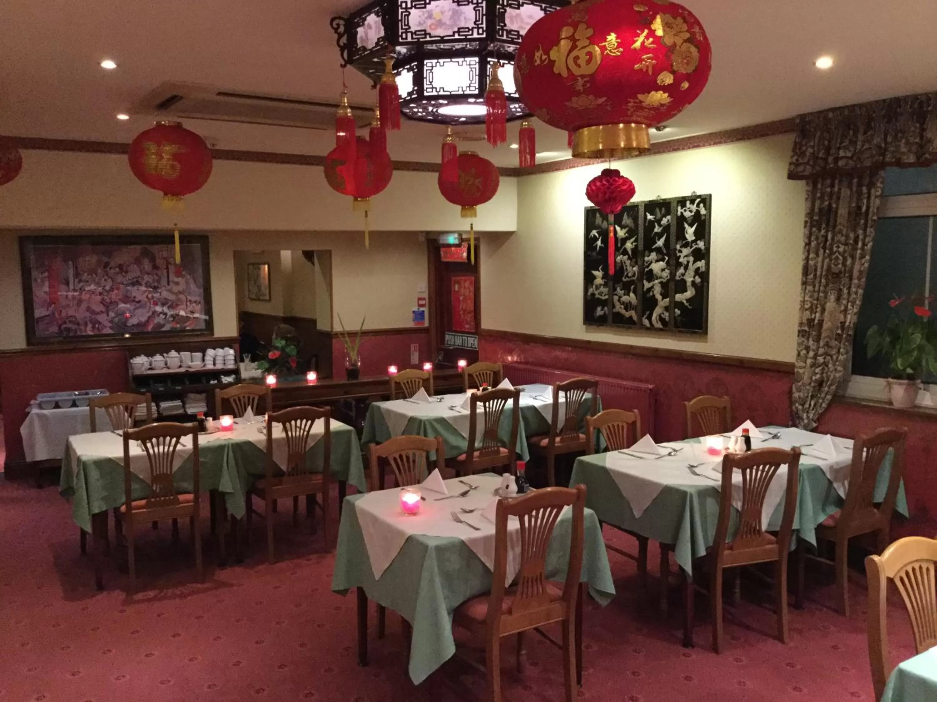 Restaurant/places to eat in Garden Hotel