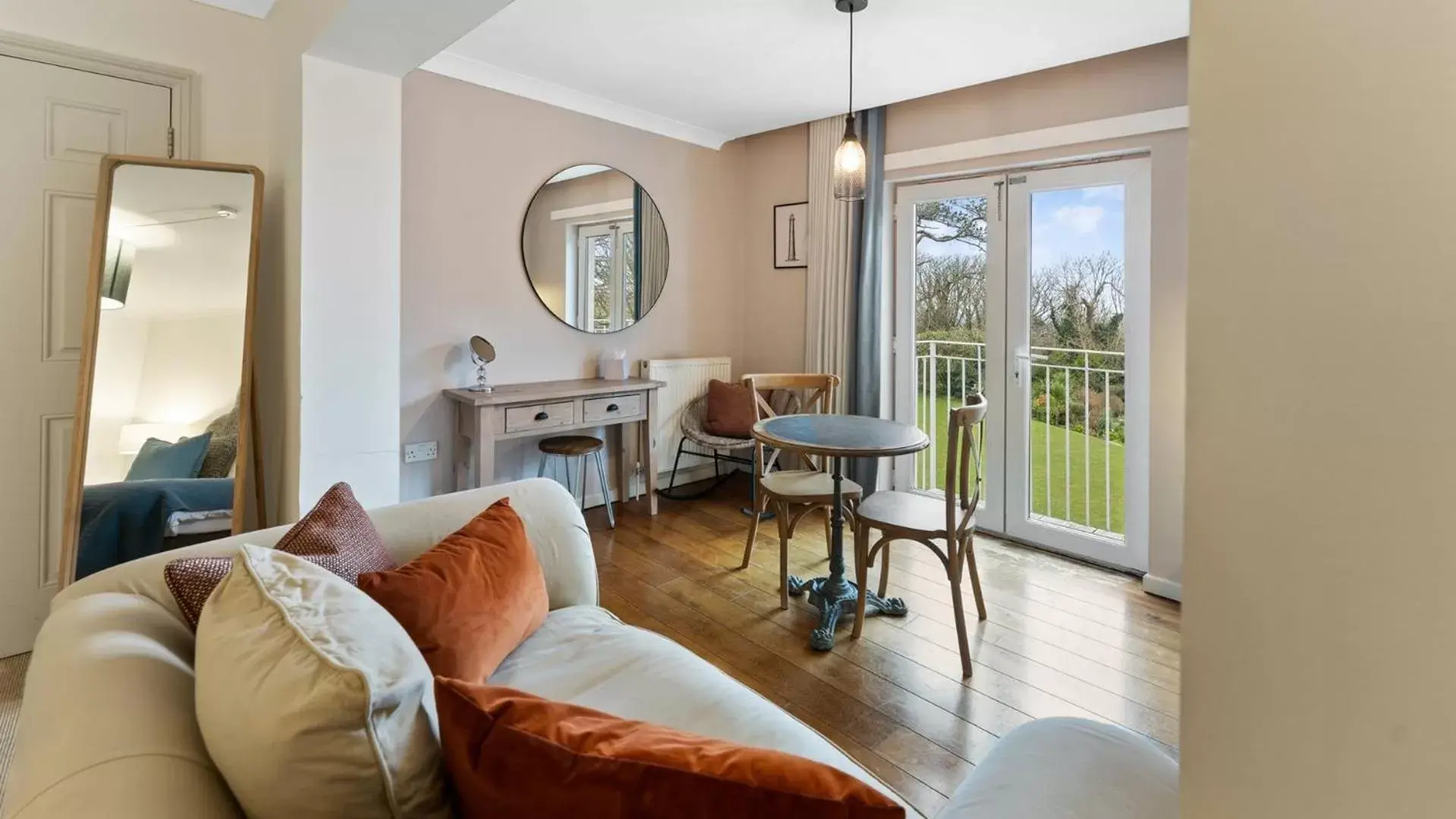 Two-Bedroom Apartment in The Rosevine Two-Bedroom Apartment in The Rosevine