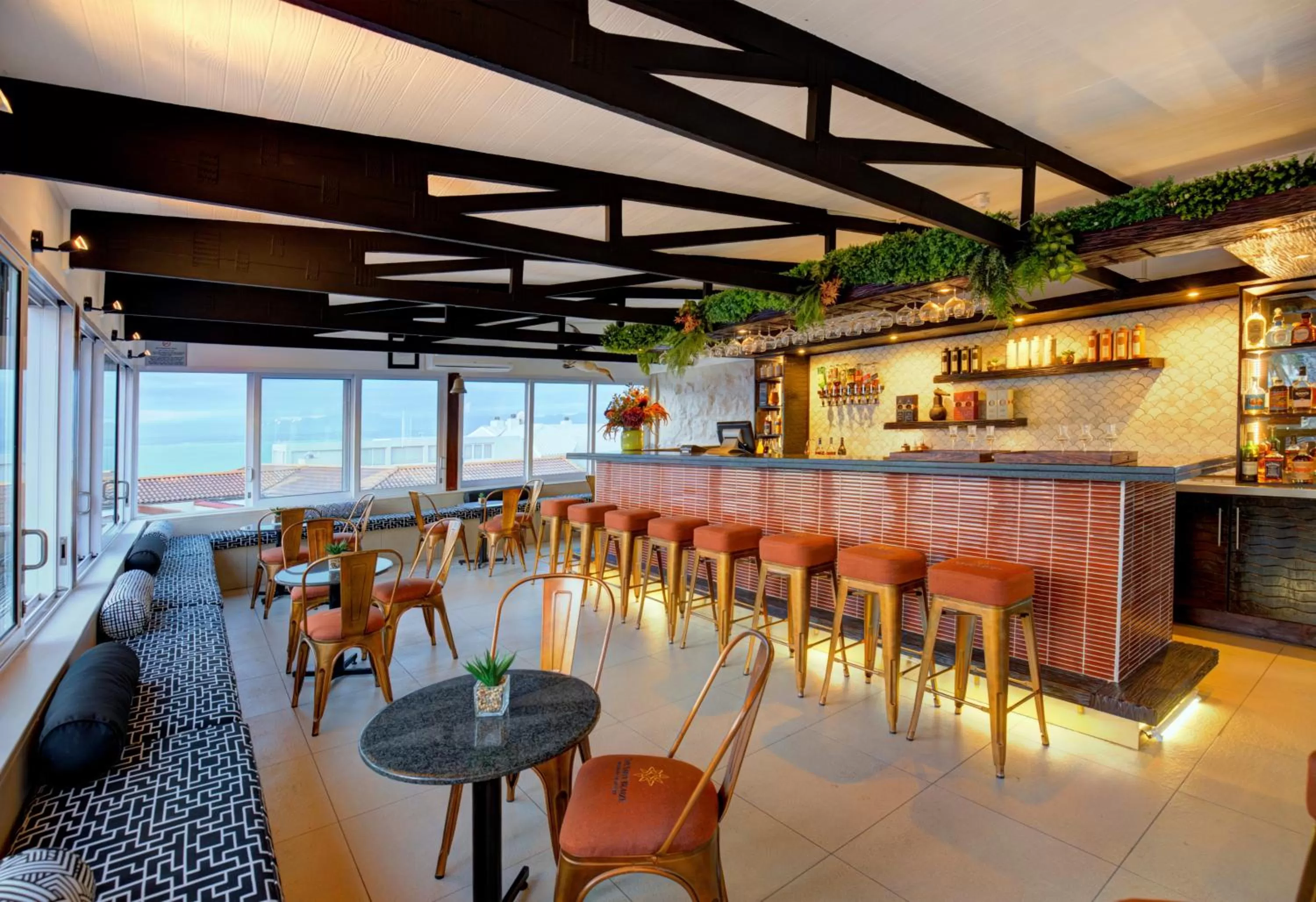 Lounge or bar in Protea Hotel by Marriott Mossel Bay