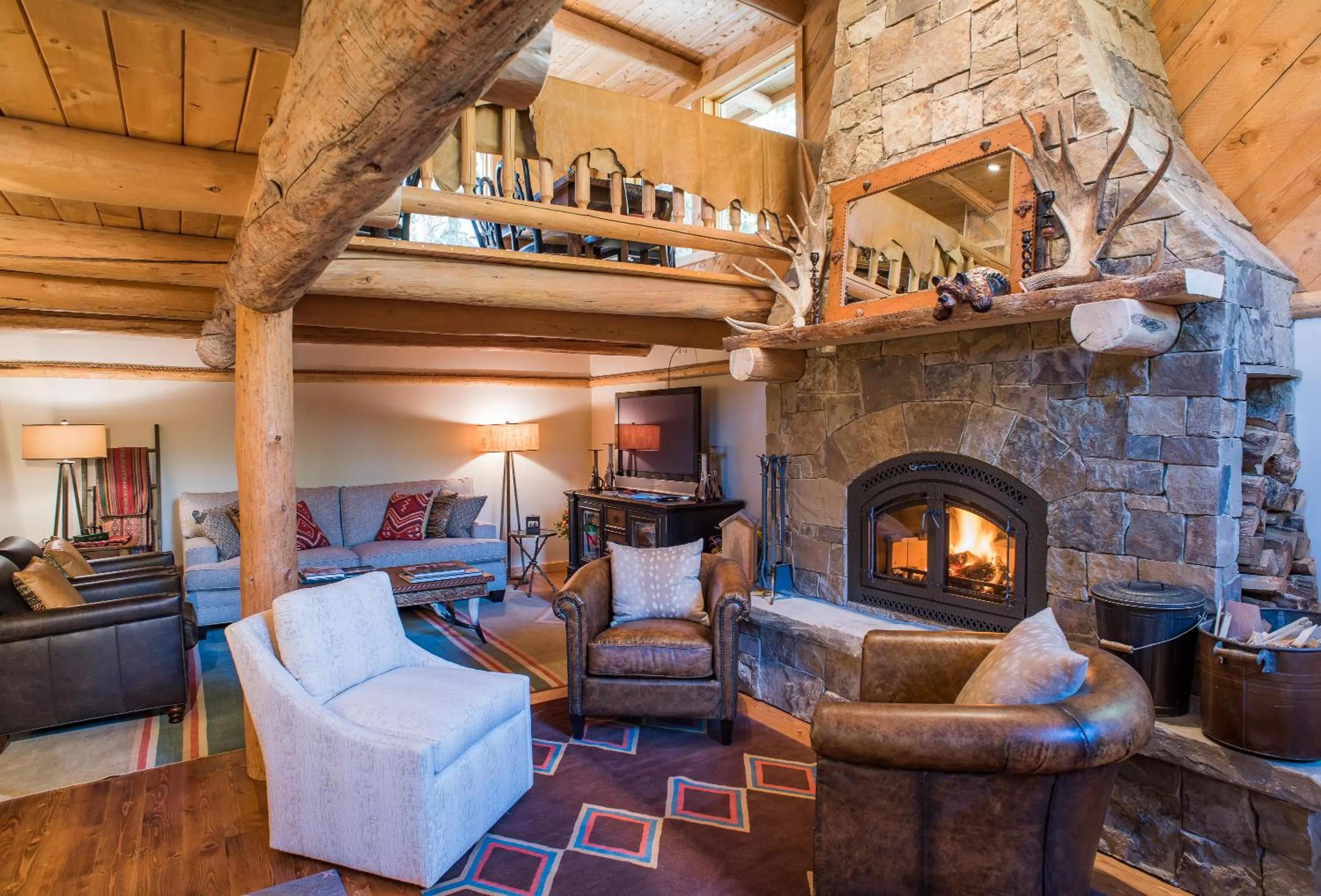 Communal lounge/ TV room in Jackson Hole Hideout
