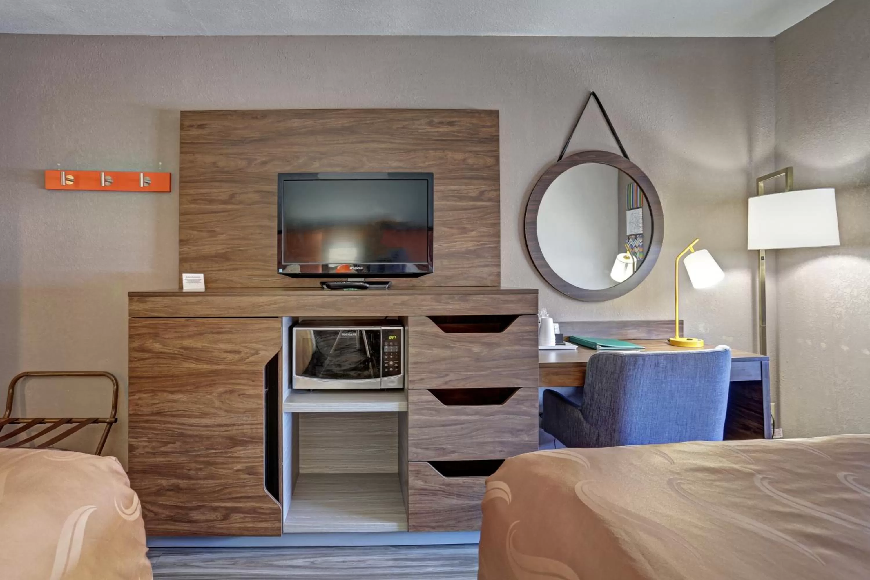 Seating area, Bed in Quality Inn Pierre-Fort Pierre