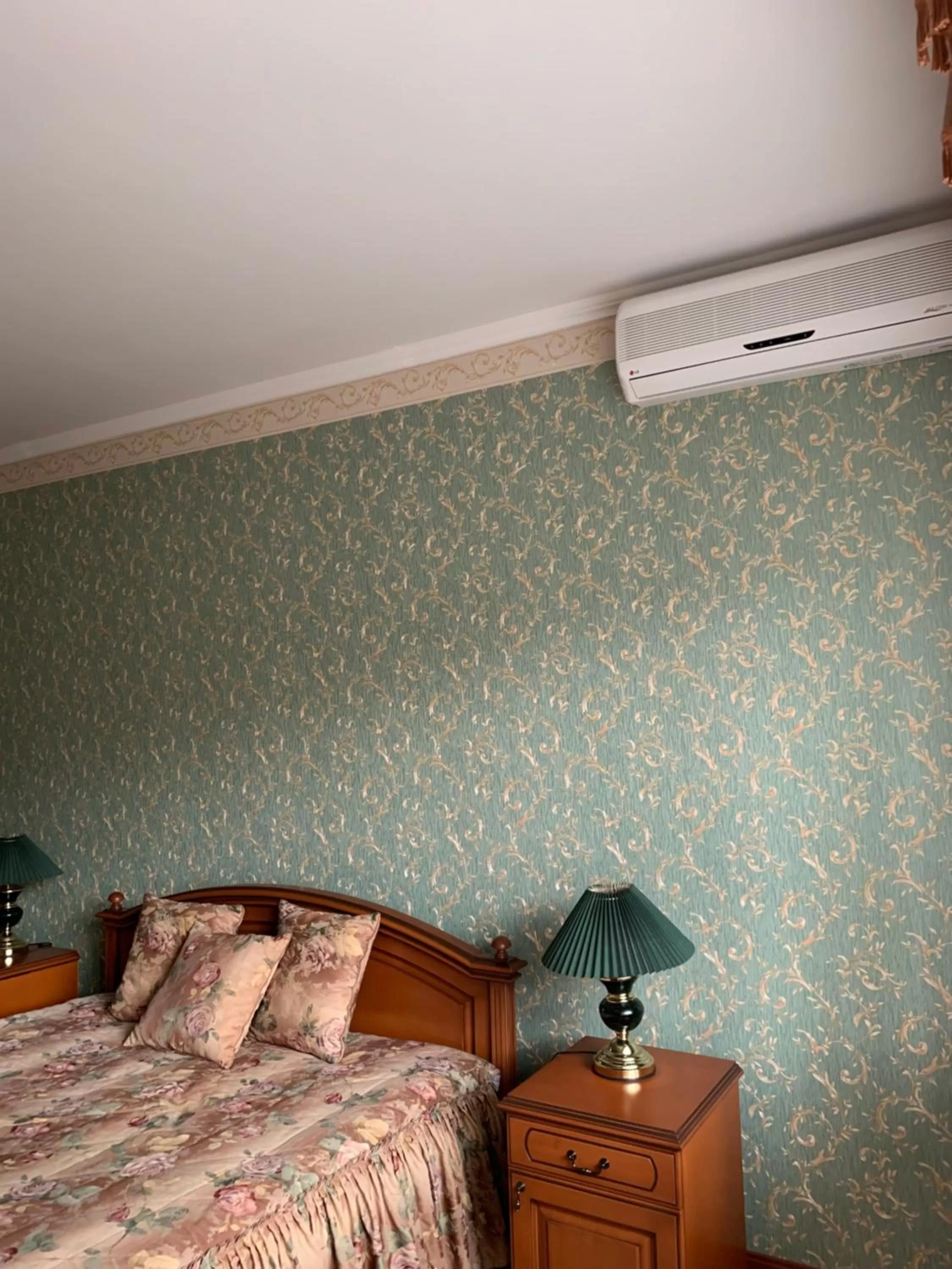 Bed in Hotel Prydesnyansky