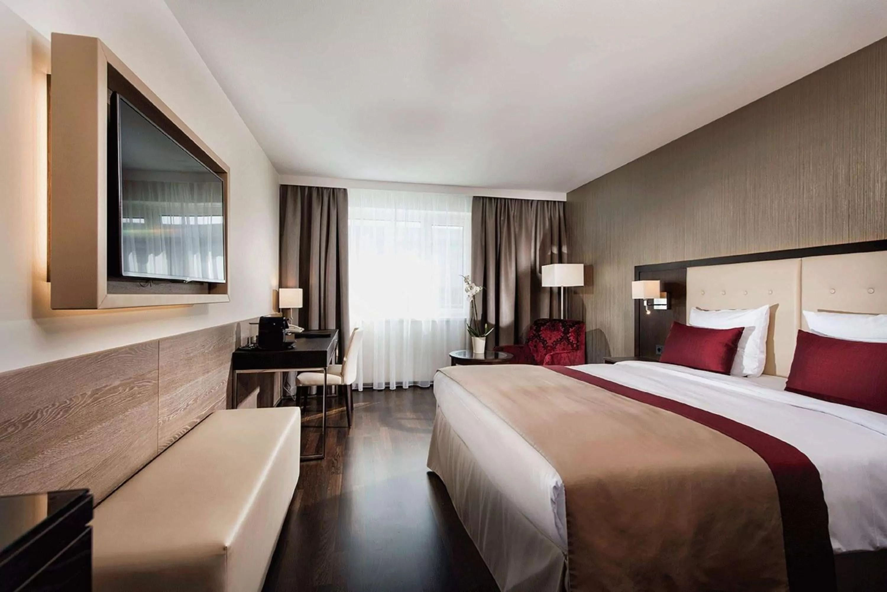 Photo of the whole room, Bed in Wyndham Grand Salzburg Conference Centre