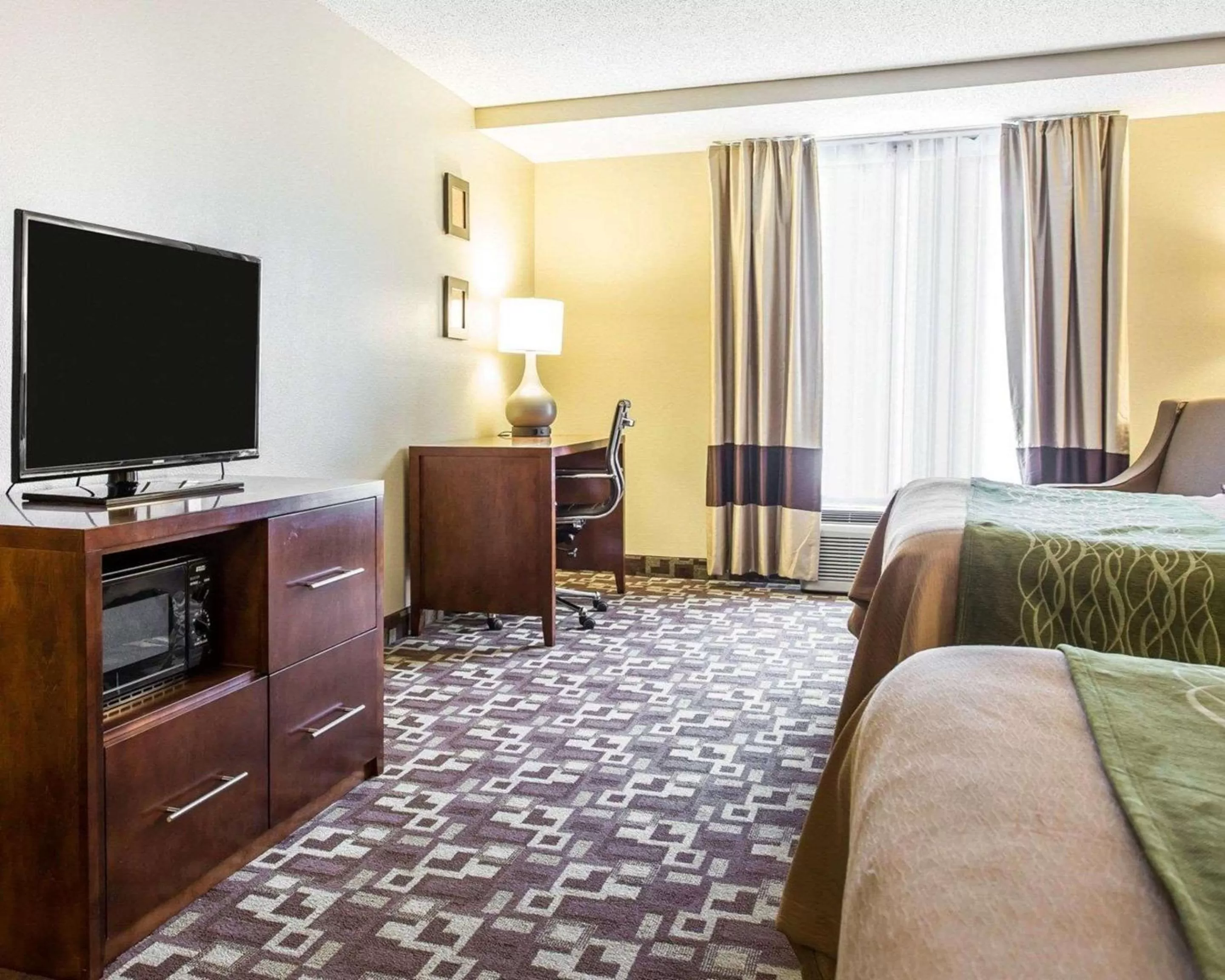 Queen Room with Two Queen Beds - Disability Access/Non-Smoking in Comfort Inn & Suites Walterboro I-95