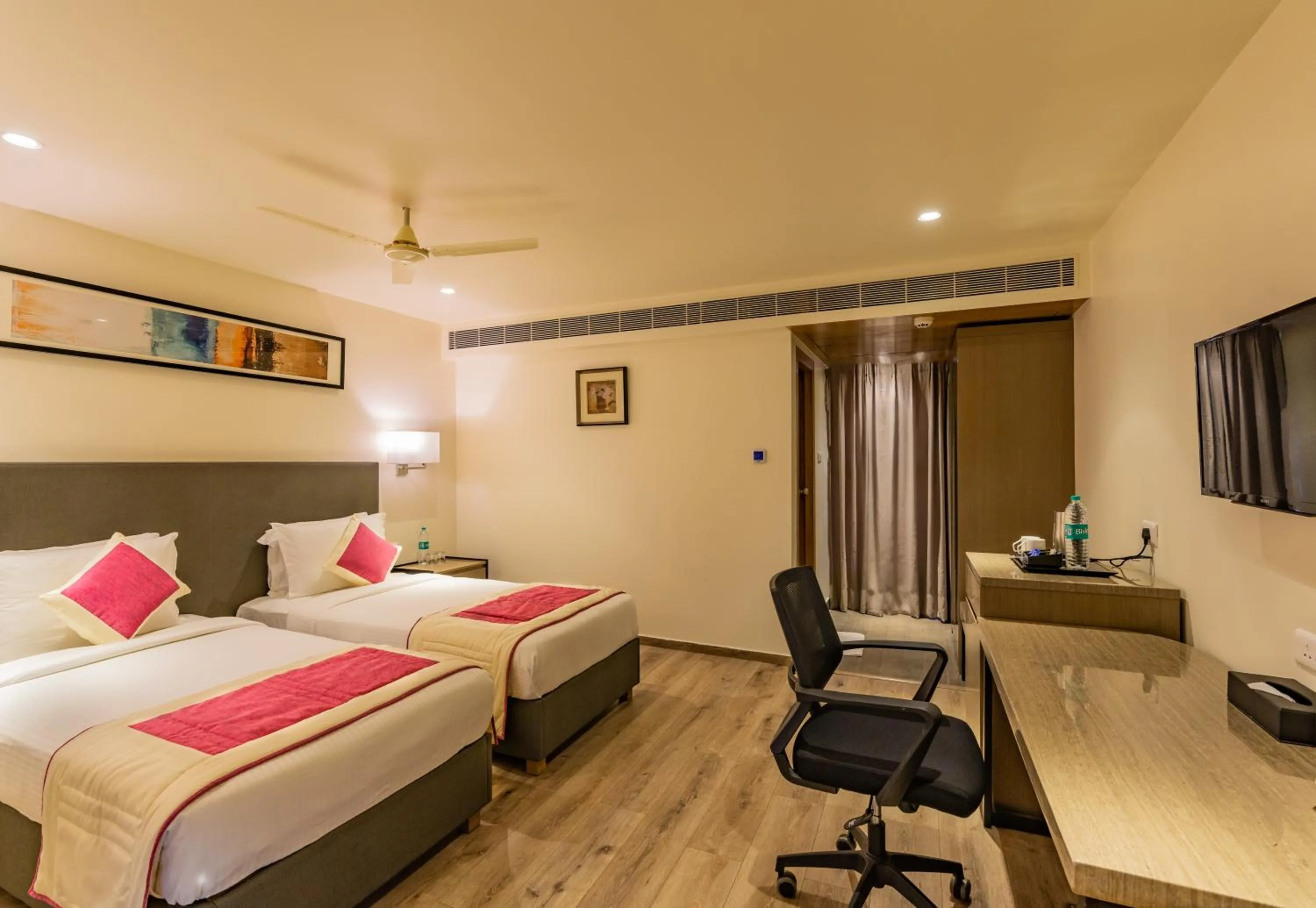 Photo of the whole room, Bed in Quality Inn Ramachandra