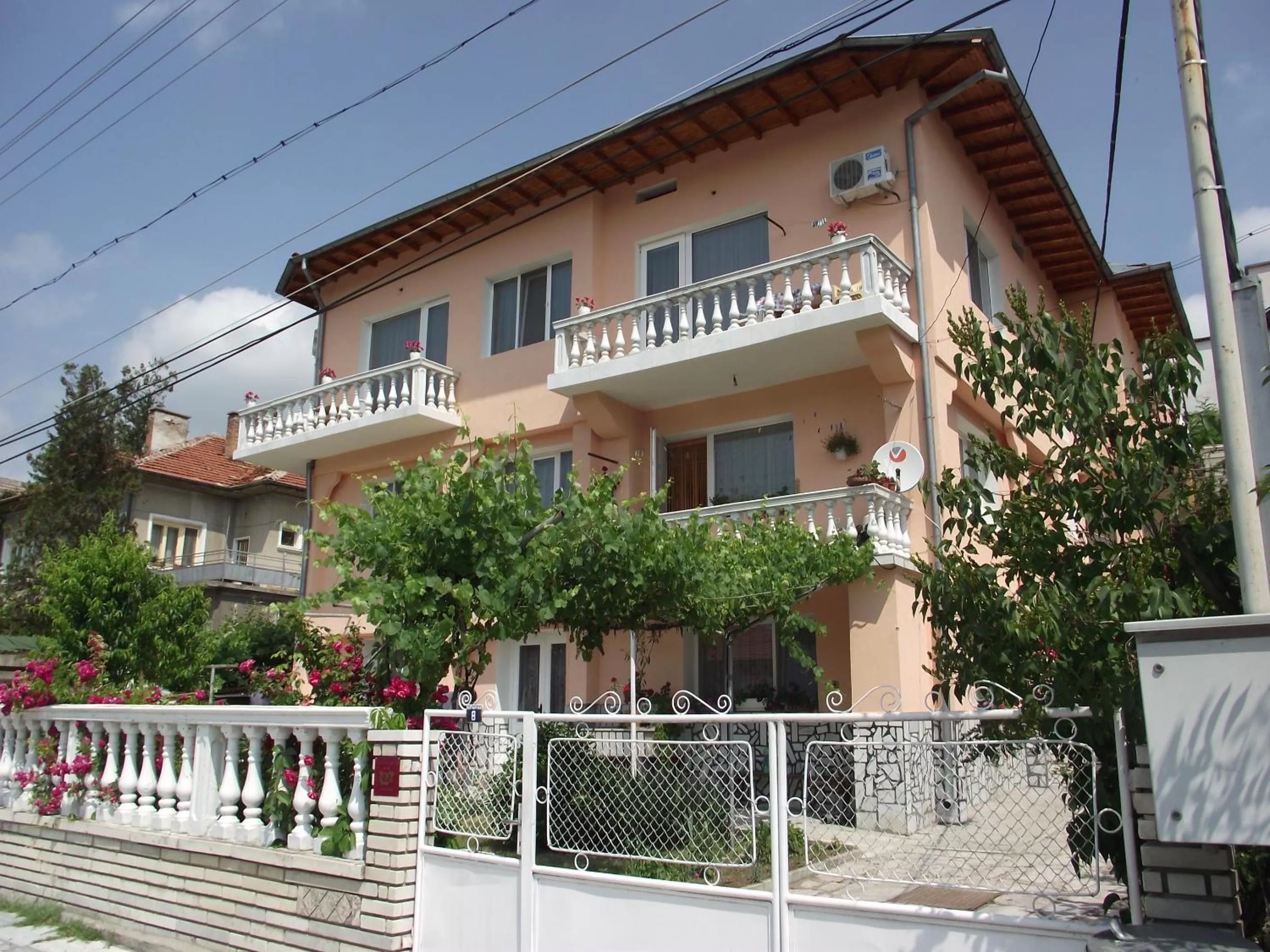 Facade/entrance in Family Hotel Velevi