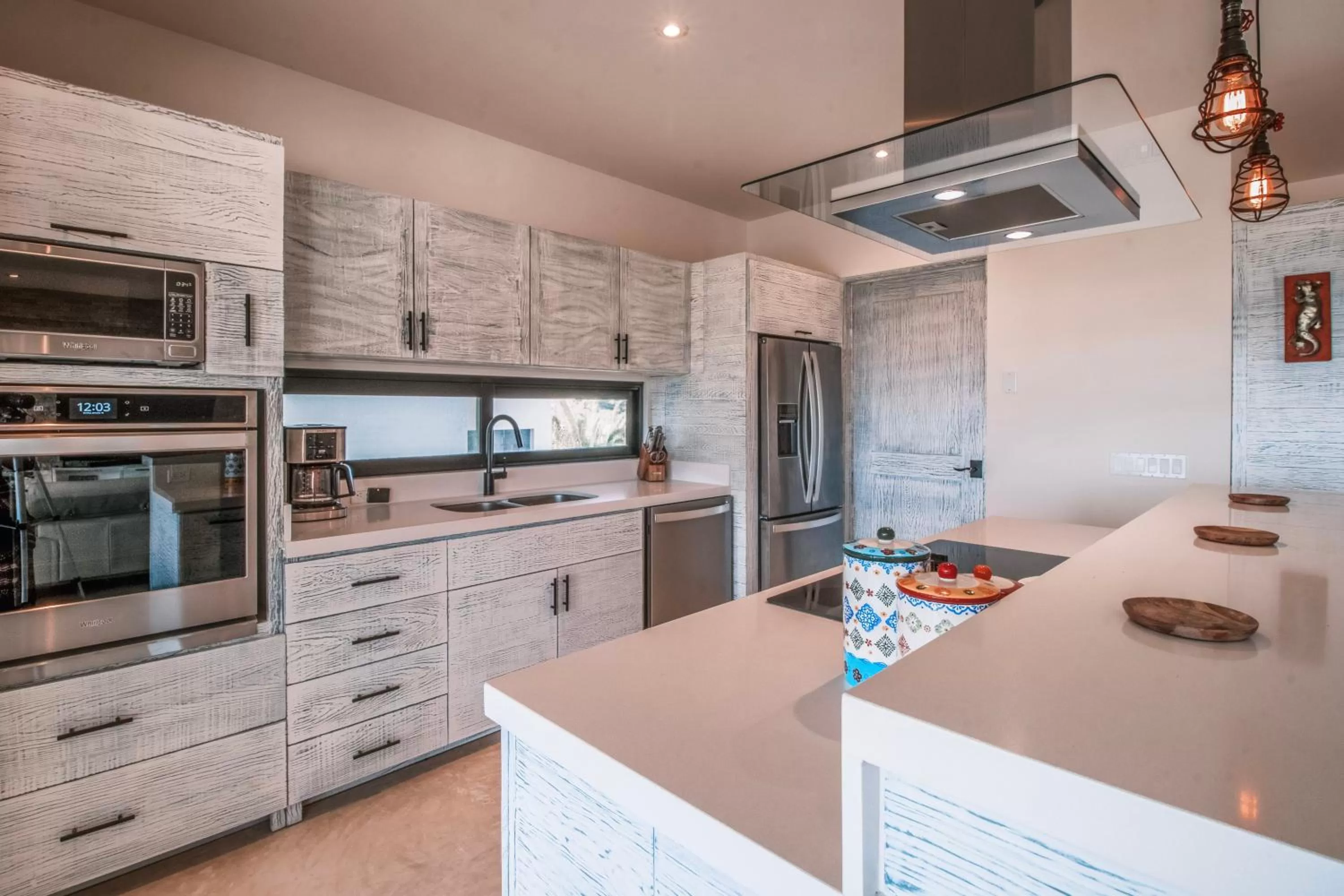 Kitchen or kitchenette, Kitchen/Kitchenette in Cerritos Surf Residences
