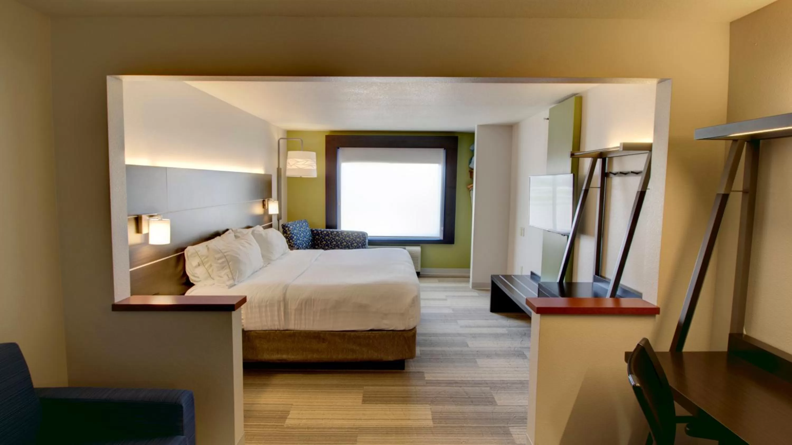 Bedroom, Bed in Holiday Inn Express & Suites Sioux Center by IHG