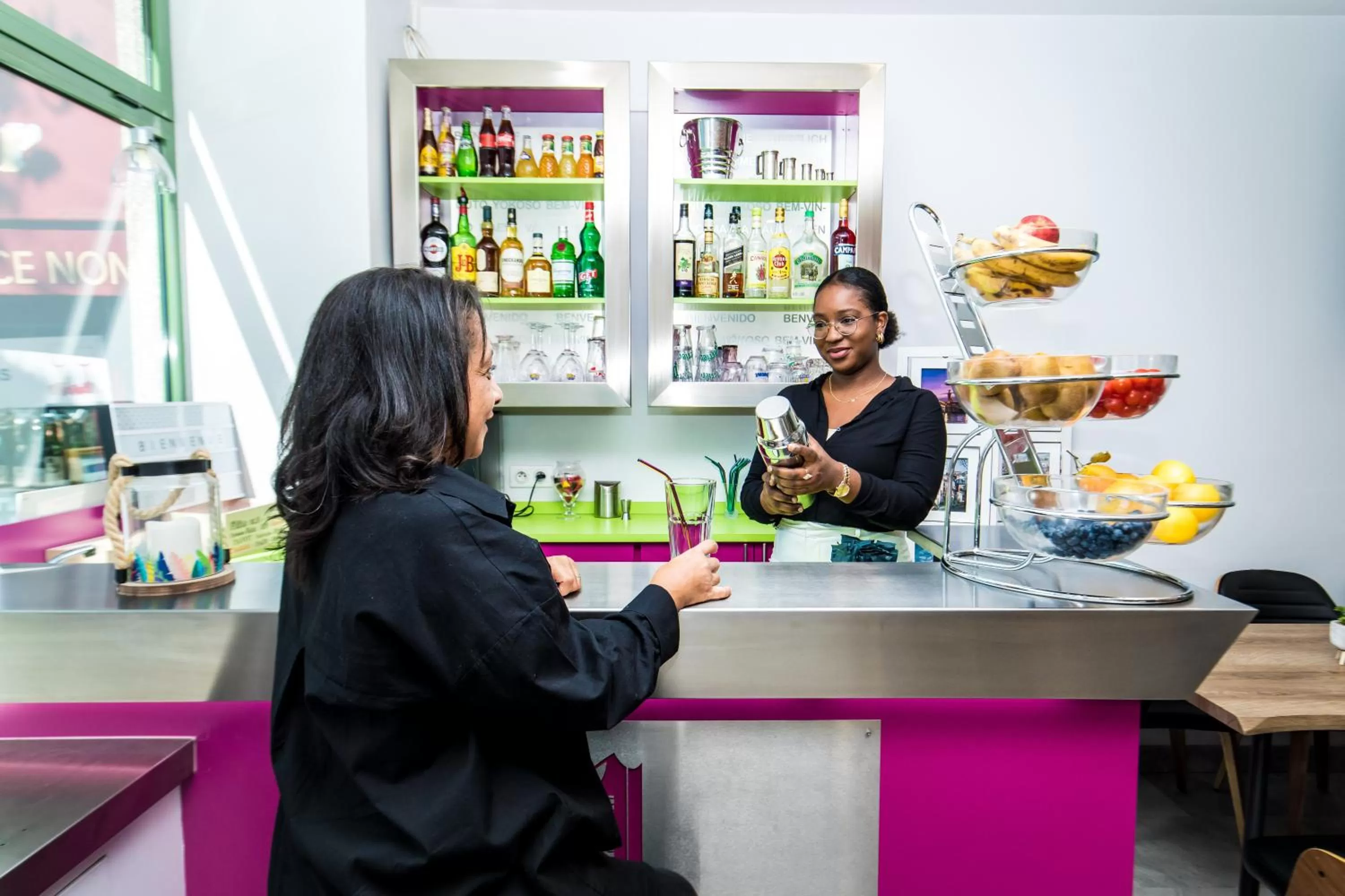 People in HOTEL DE PARIS MONTPARNASSE