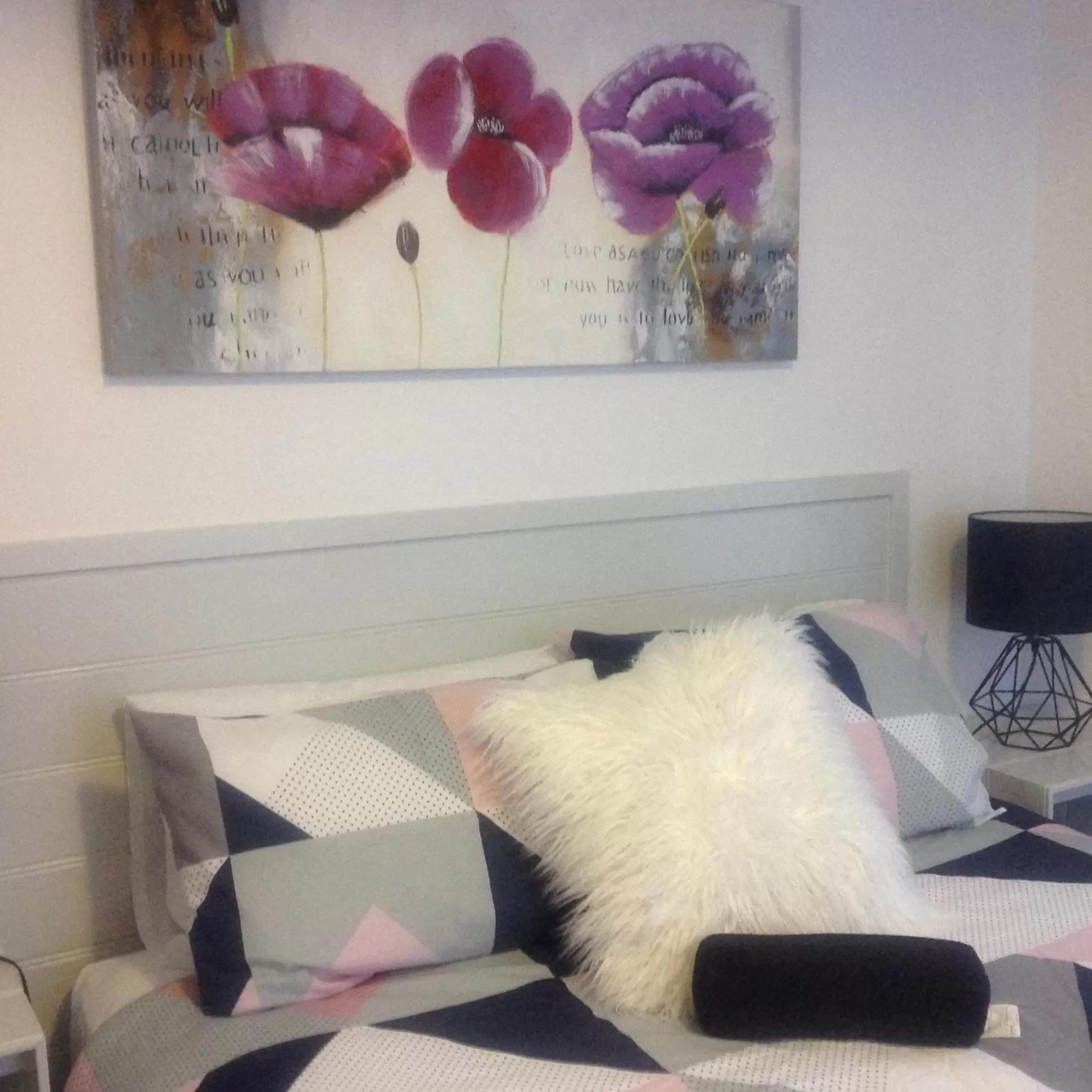 Bed in Motel Farnboro