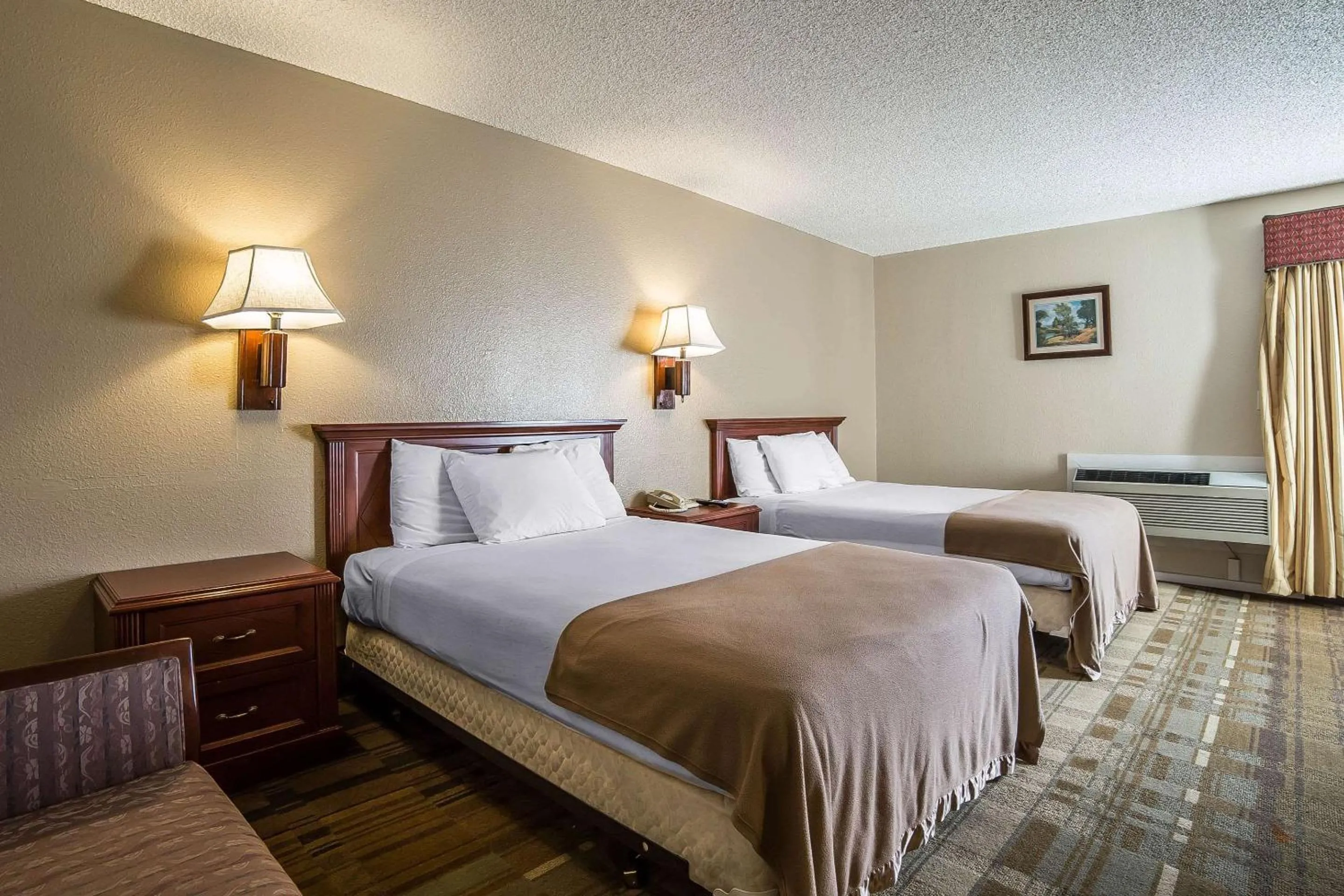 Photo of the whole room, Bed in Rodeway Inn Cheyenne I-80 East