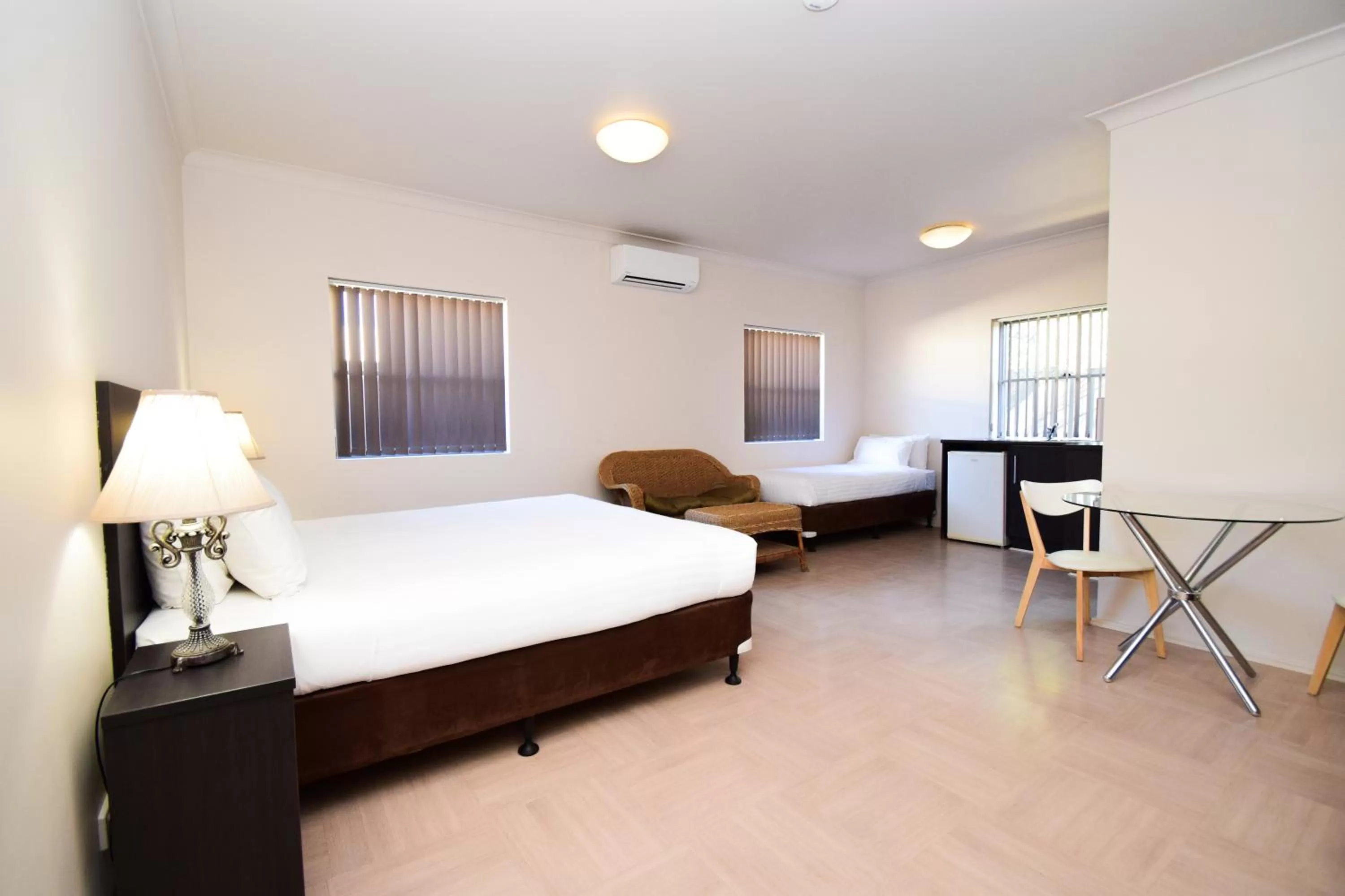 Photo of the whole room, Bed in Station Hotel Motel Kurri