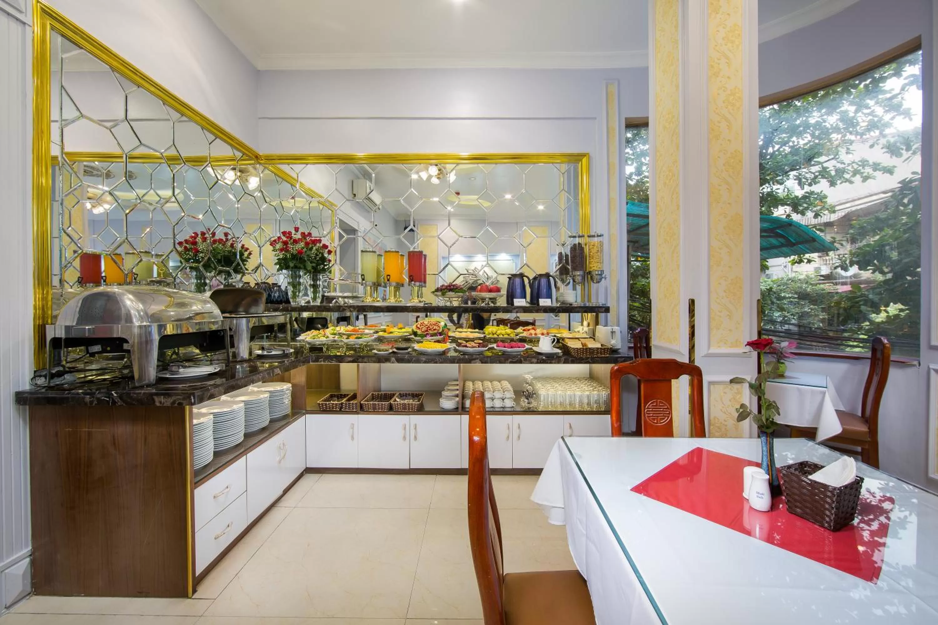 Restaurant/places to eat in Hanoi Royal Palace Hotel 2