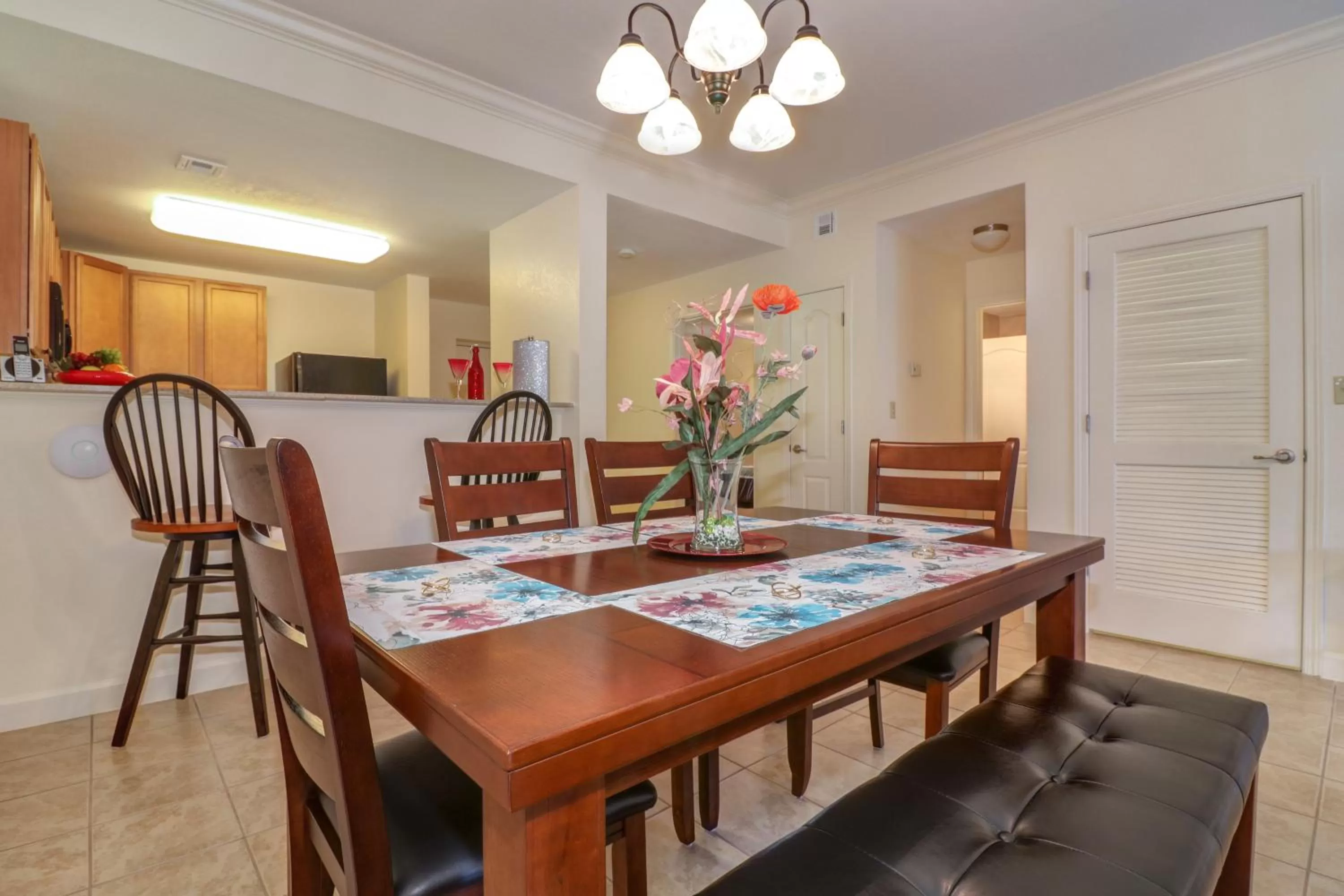 Dining Area in Sandy's Sanctuary