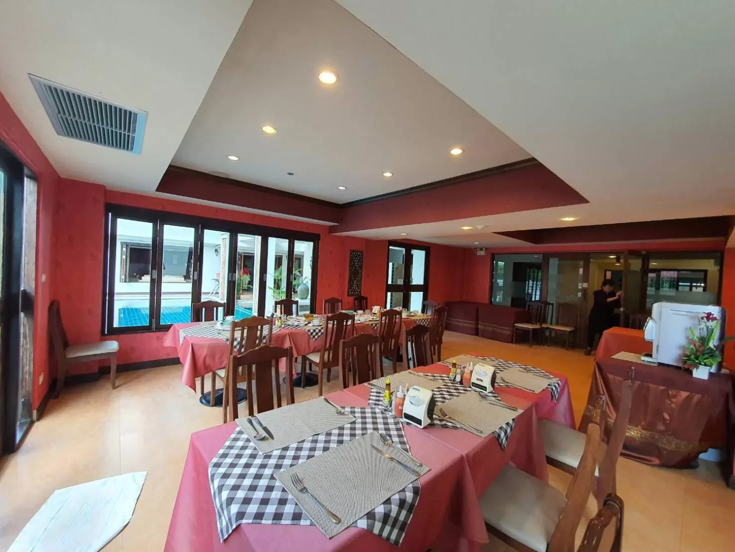 Restaurant/places to eat in Goldenbell Hotel Chiangmai