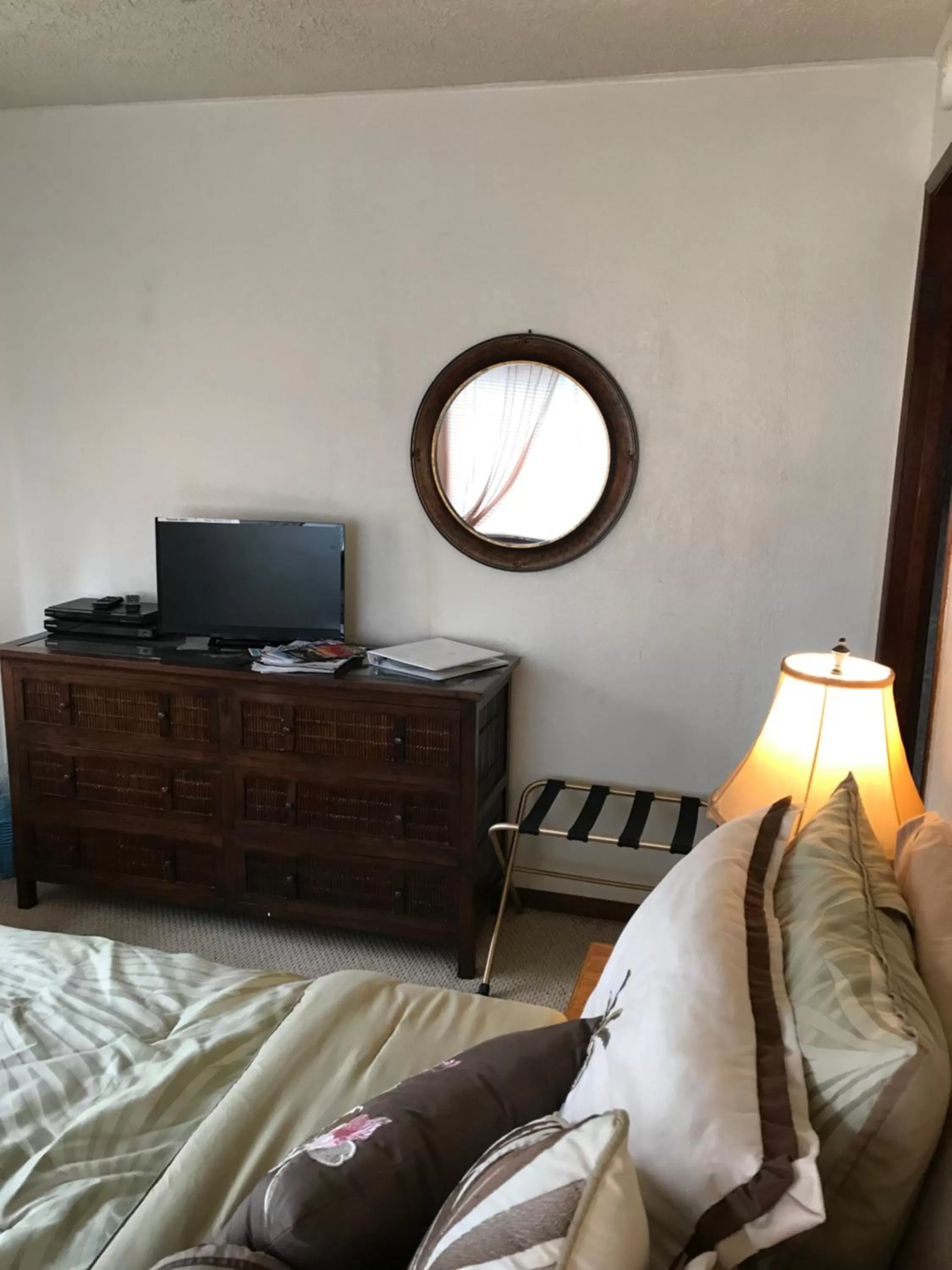 Bed in Hale Maluhia Country Inn