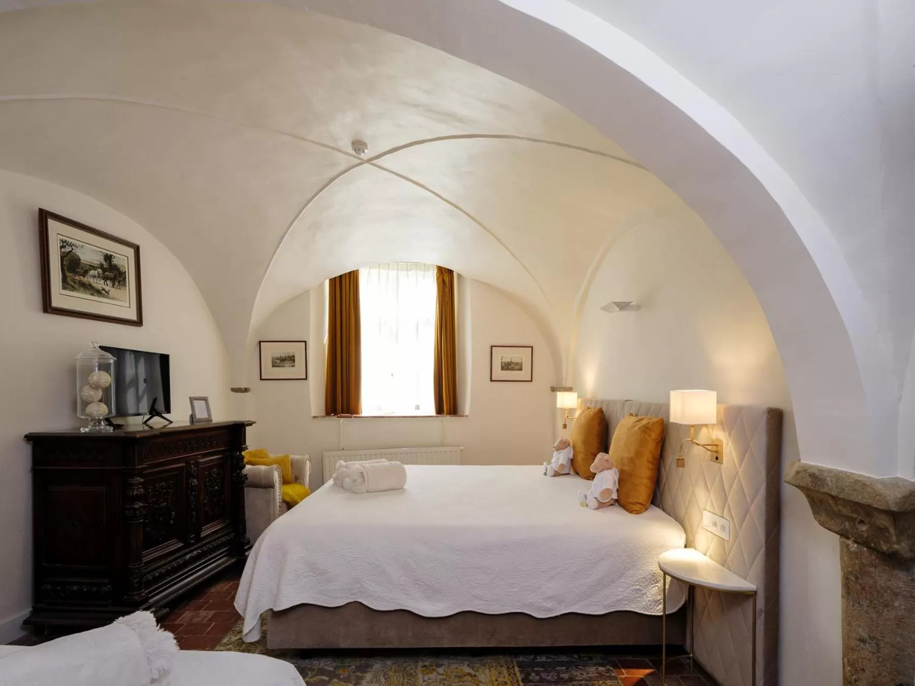 Bed in Canal View Hotel Ter Brughe by CW Hotel Collection