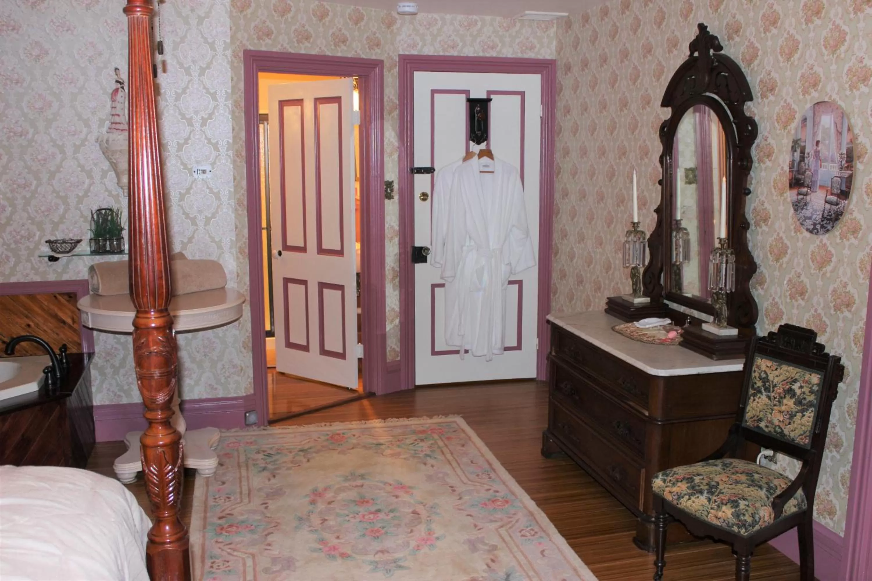 Bedroom, Bed in Carriage Stop Bed & Breakfast